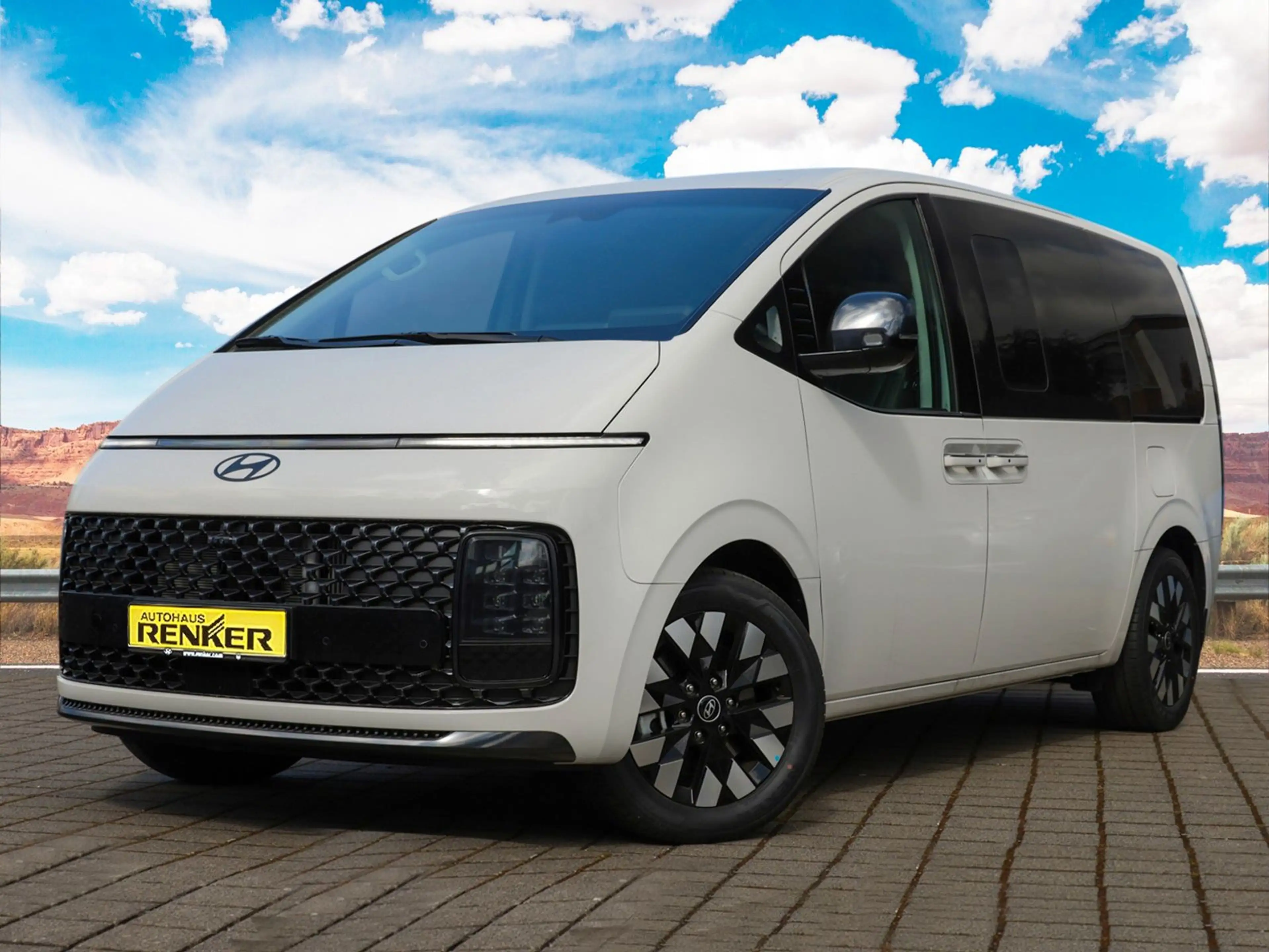 Hyundai STARIA Signature Hybrid 2WD — photo 11