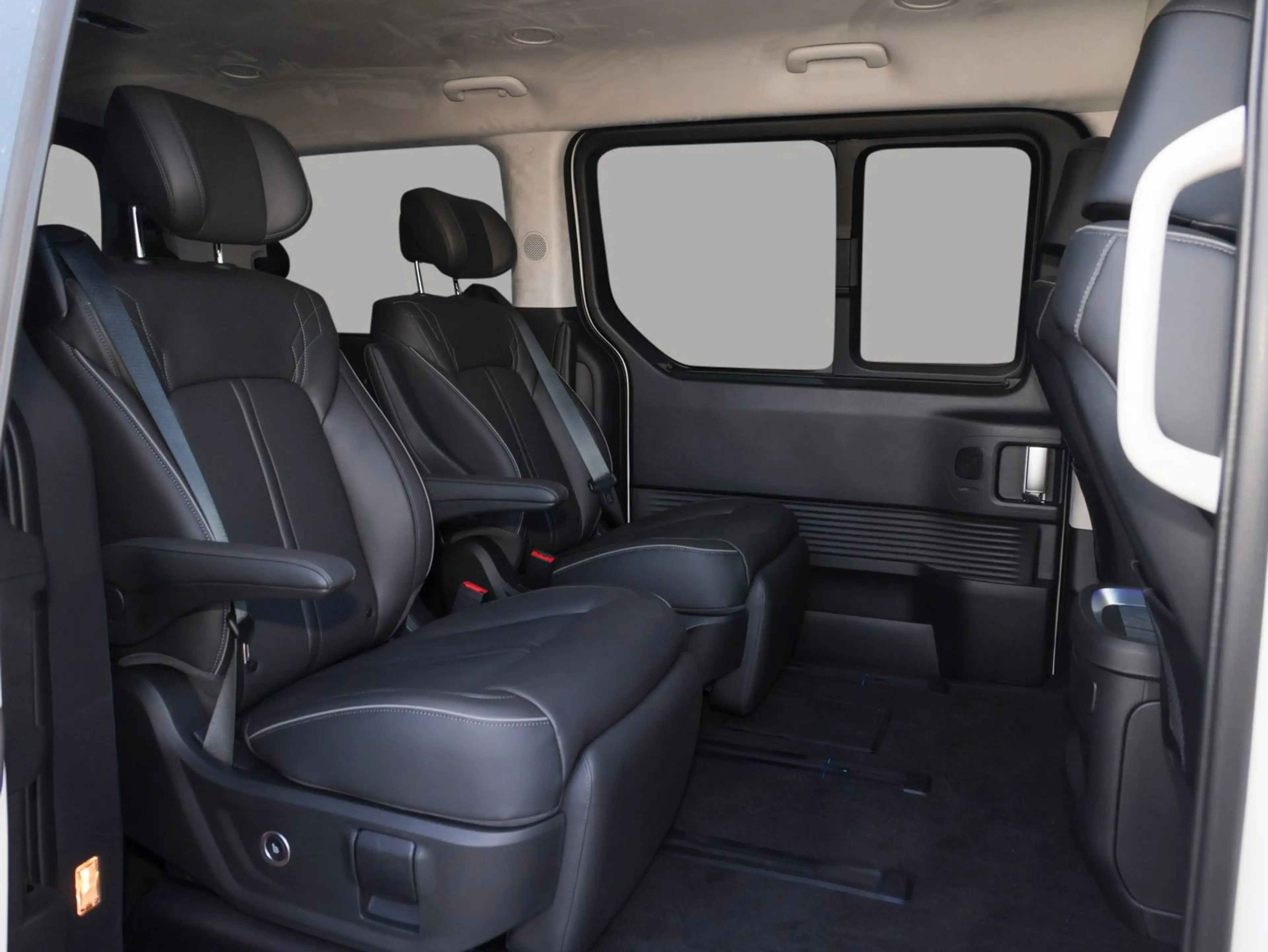 Hyundai STARIA Signature Hybrid 2WD — photo 14