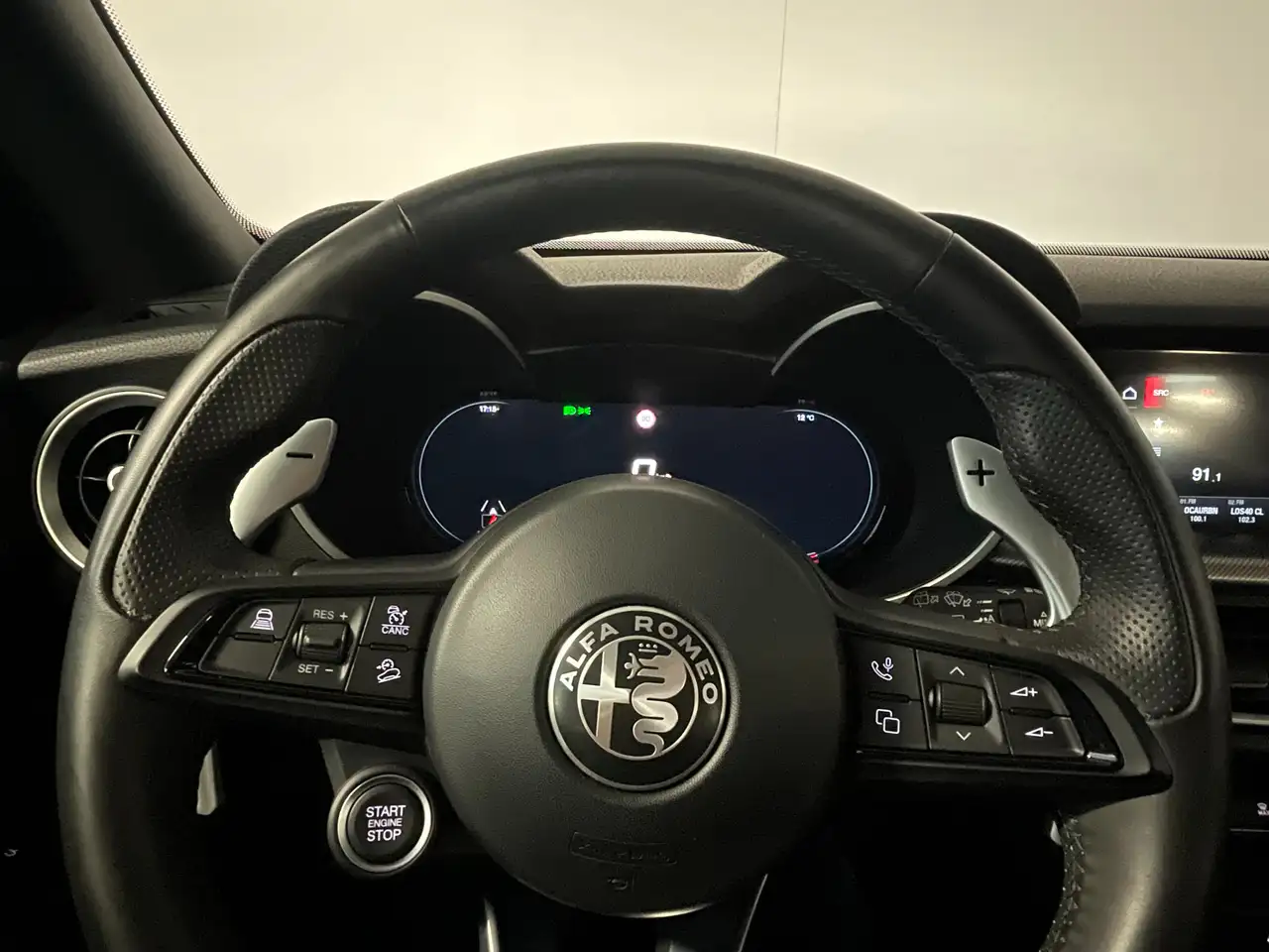 Alfa Romeo Stelvio 2024 — фото 20