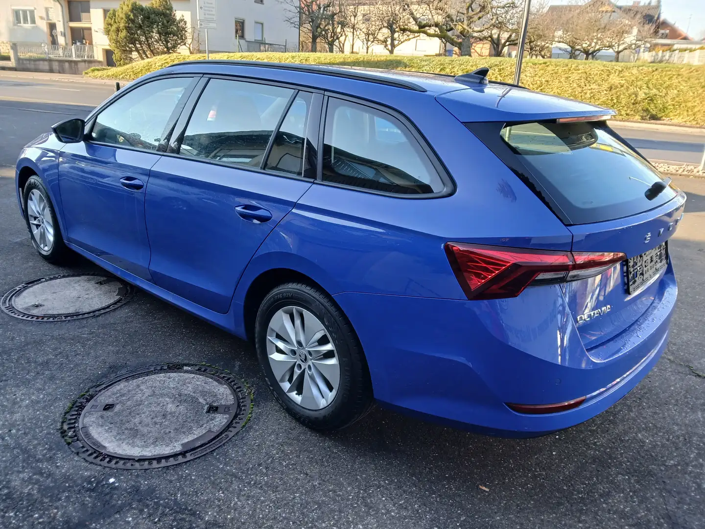 Skoda Octavia Combi 1.0 TSI Ambition 1.Hand Neuwertig AHK Blau - 2