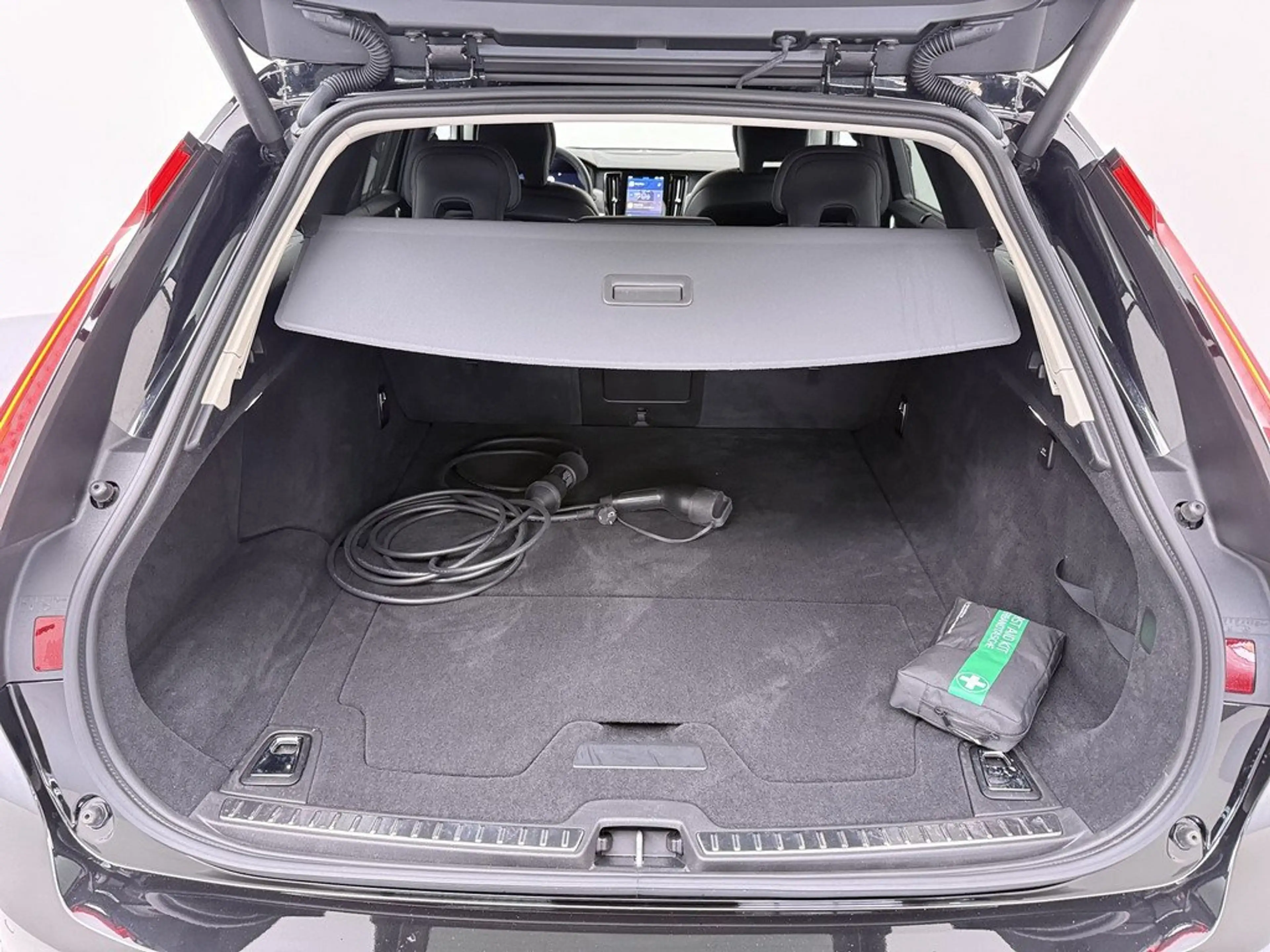 Volvo V90 T6 Plus Bright Plug-In Hybrid AWD — photo 19