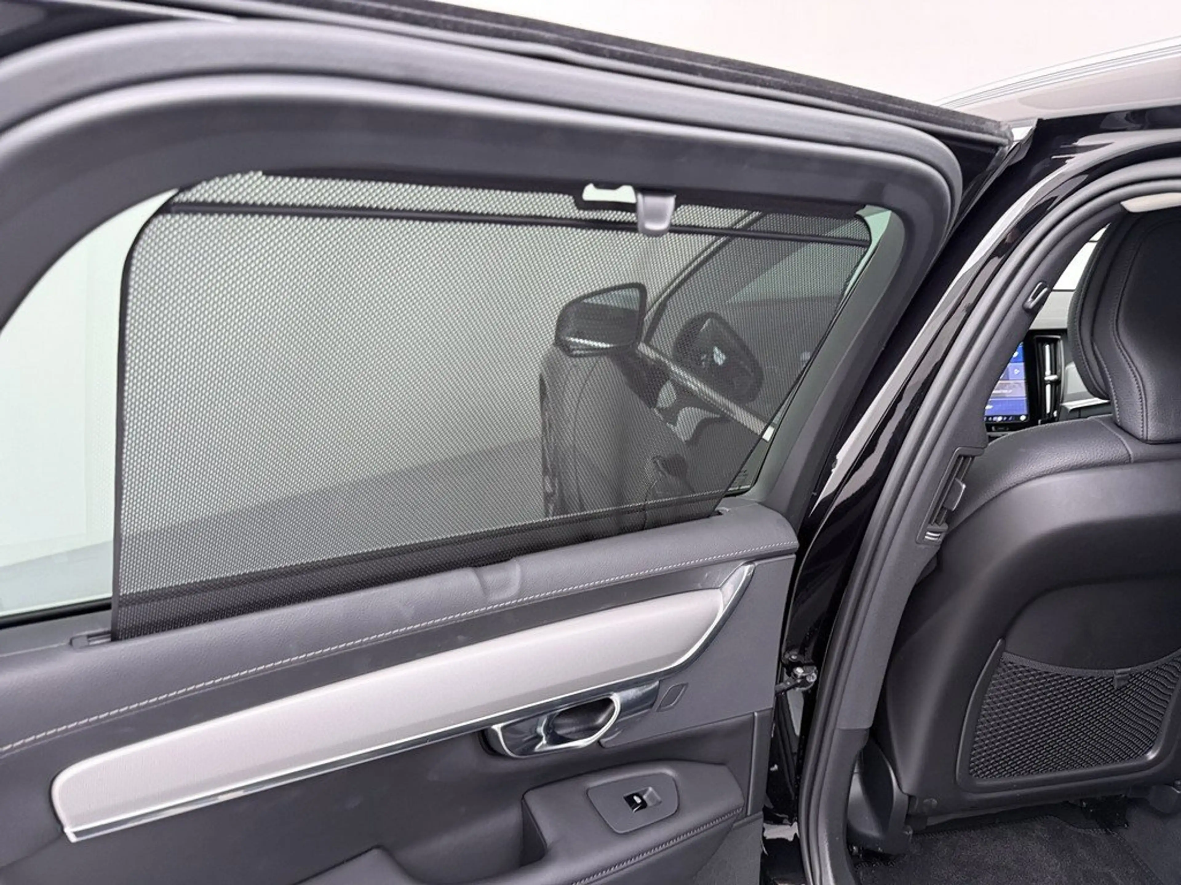 Volvo V90 T6 Plus Bright Plug-In Hybrid AWD — photo 17
