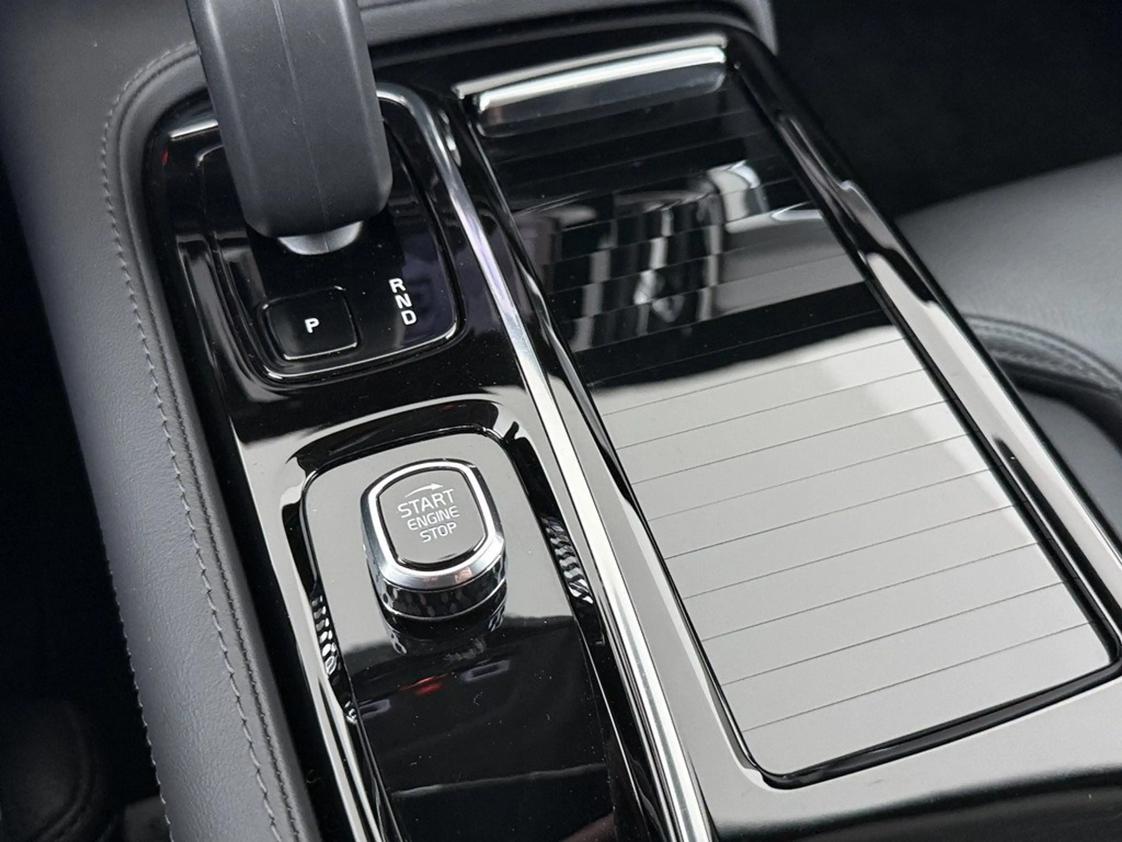 Volvo V90 T6 Plus Bright Plug-In Hybrid AWD — photo 37