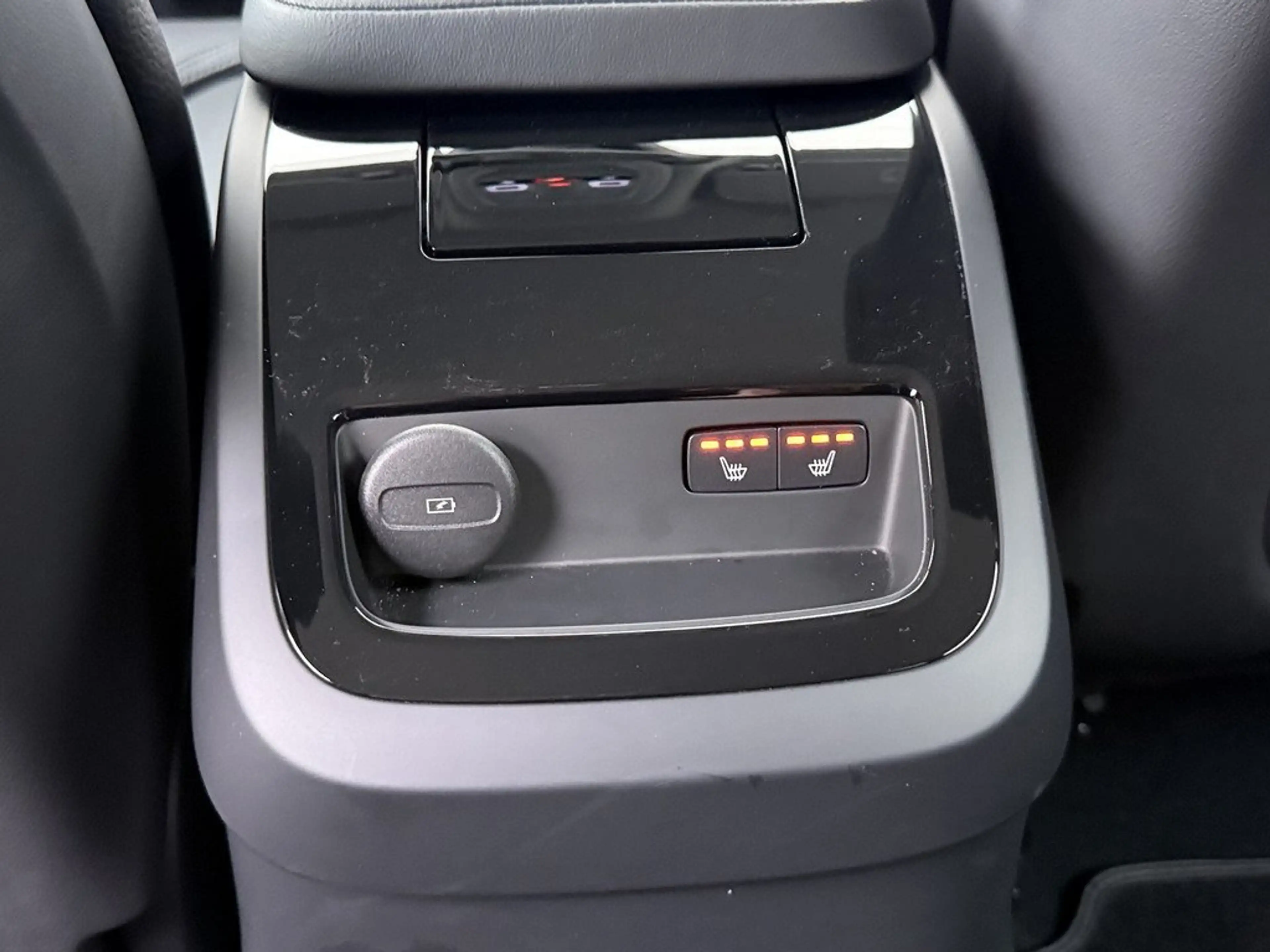 Volvo V90 T6 Plus Bright Plug-In Hybrid AWD — photo 40
