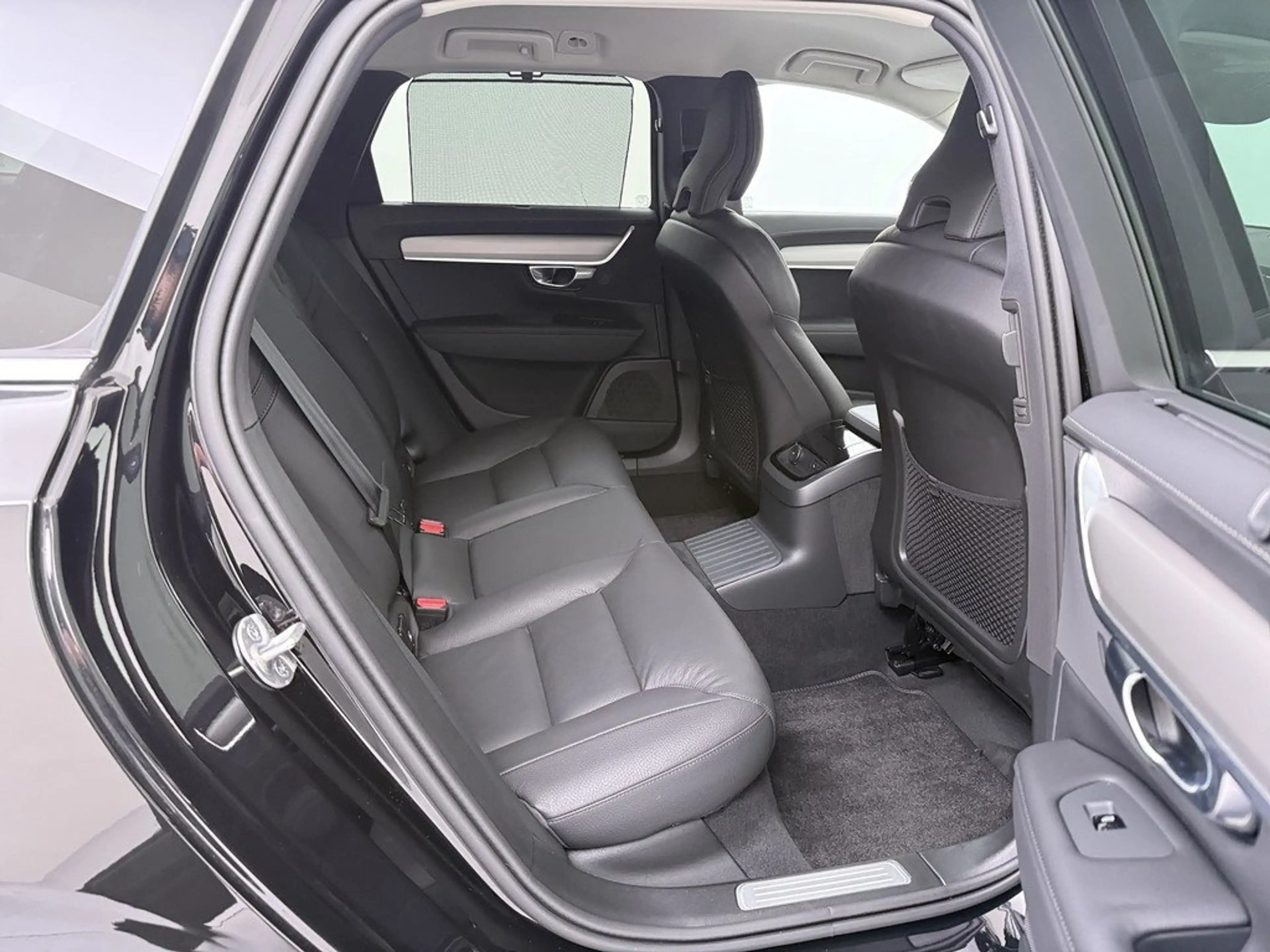 Volvo V90 T6 Plus Bright Plug-In Hybrid AWD — photo 24