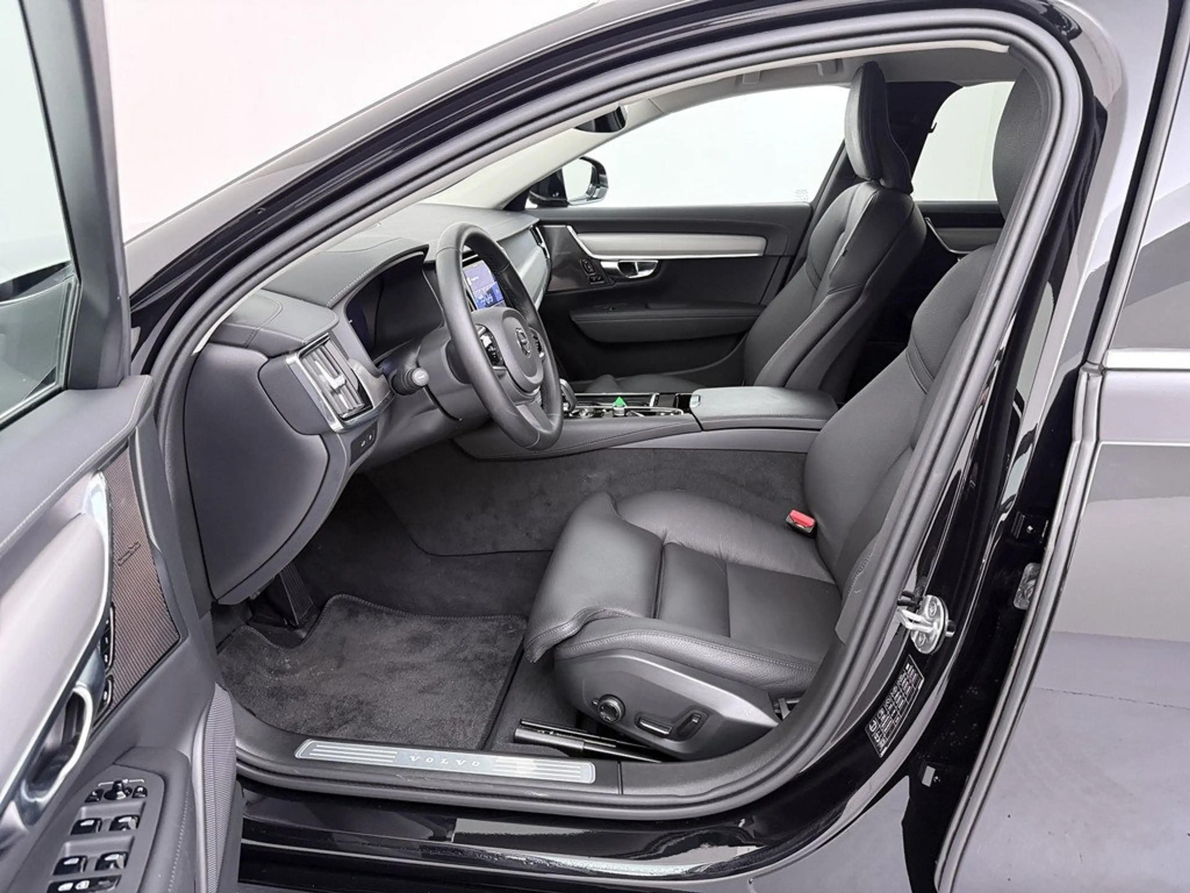 Volvo V90 T6 Plus Bright Plug-In Hybrid AWD — photo 12