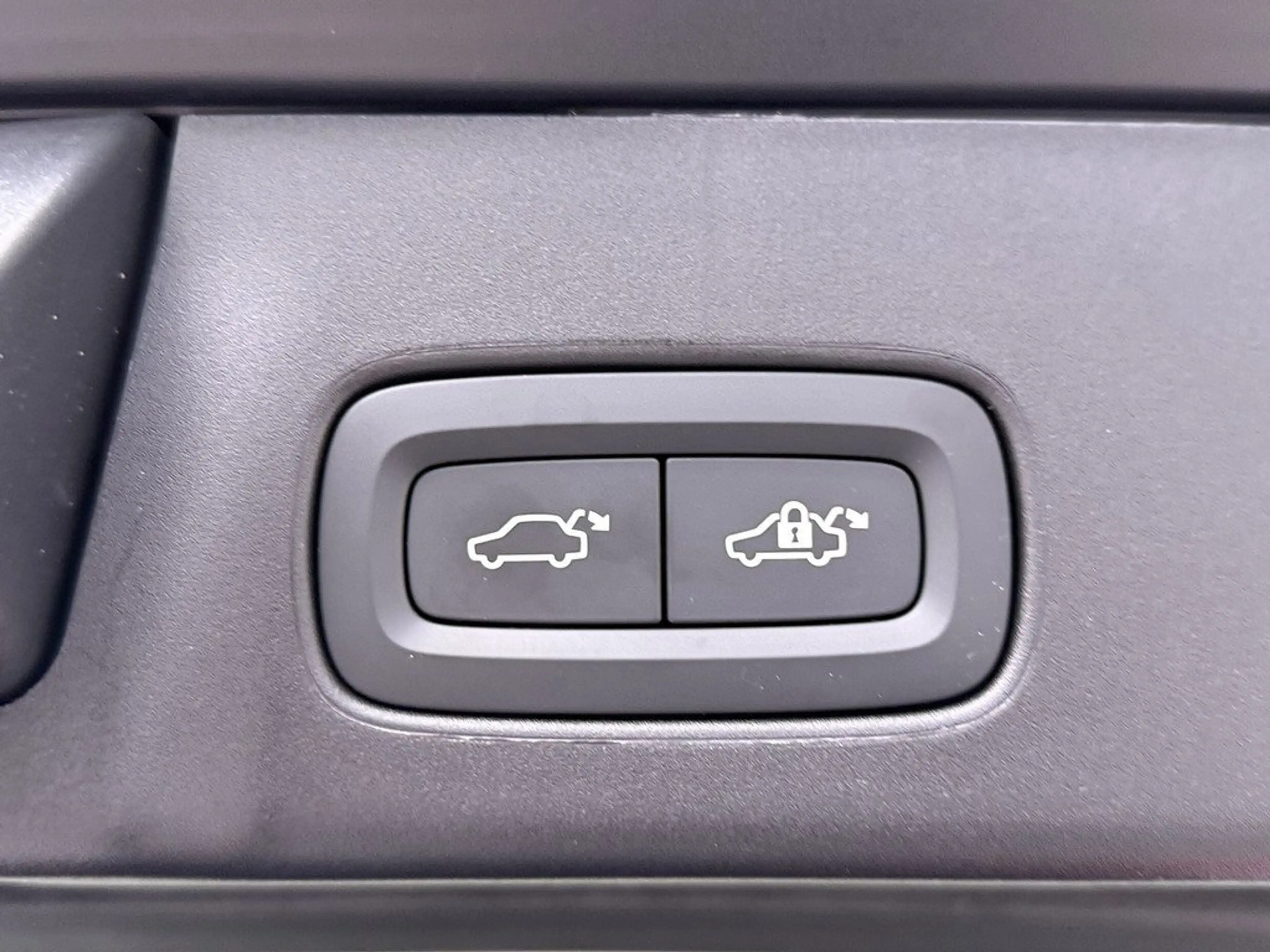 Volvo V90 T6 Plus Bright Plug-In Hybrid AWD — photo 22