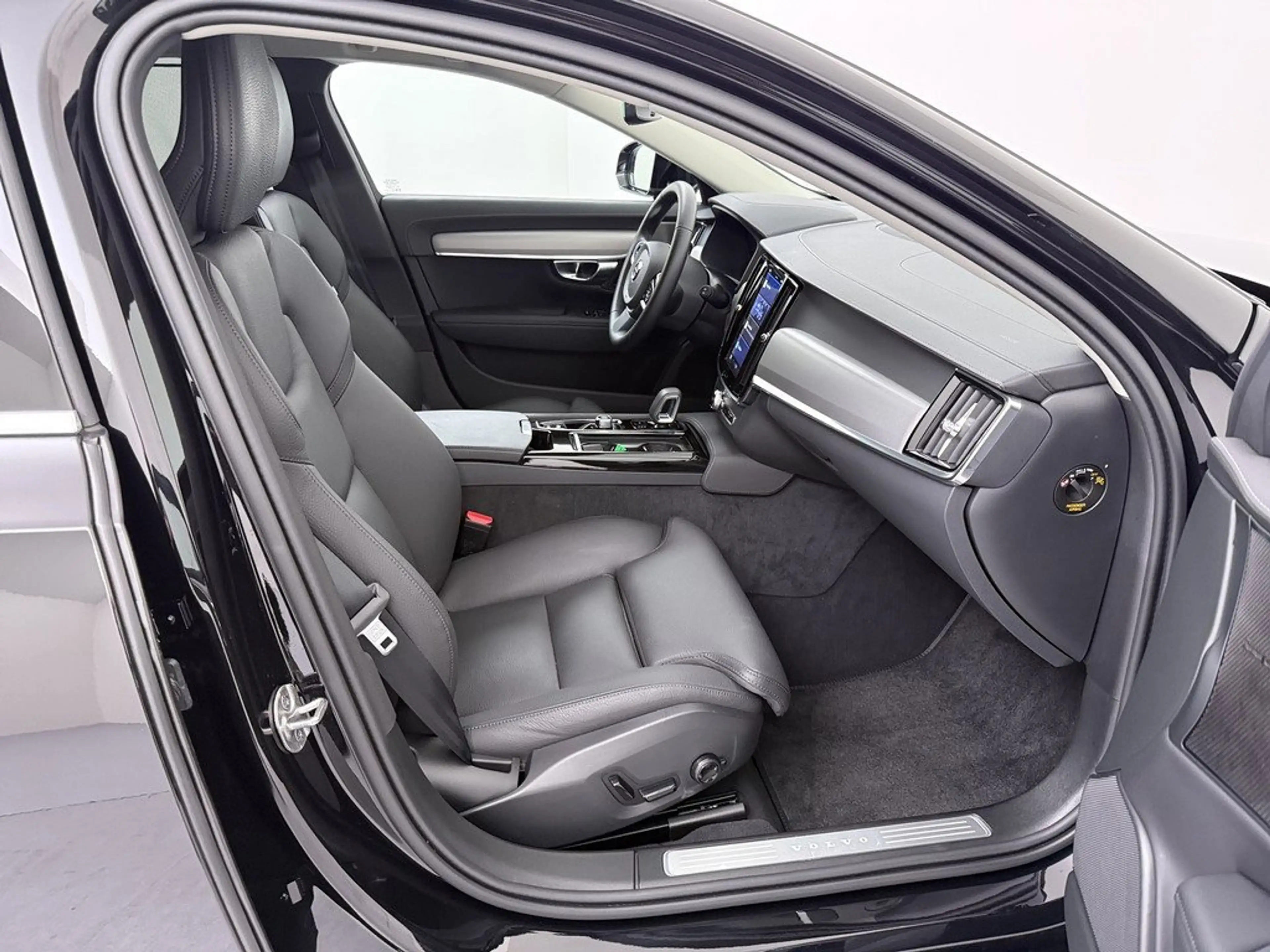 Volvo V90 T6 Plus Bright Plug-In Hybrid AWD — photo 25