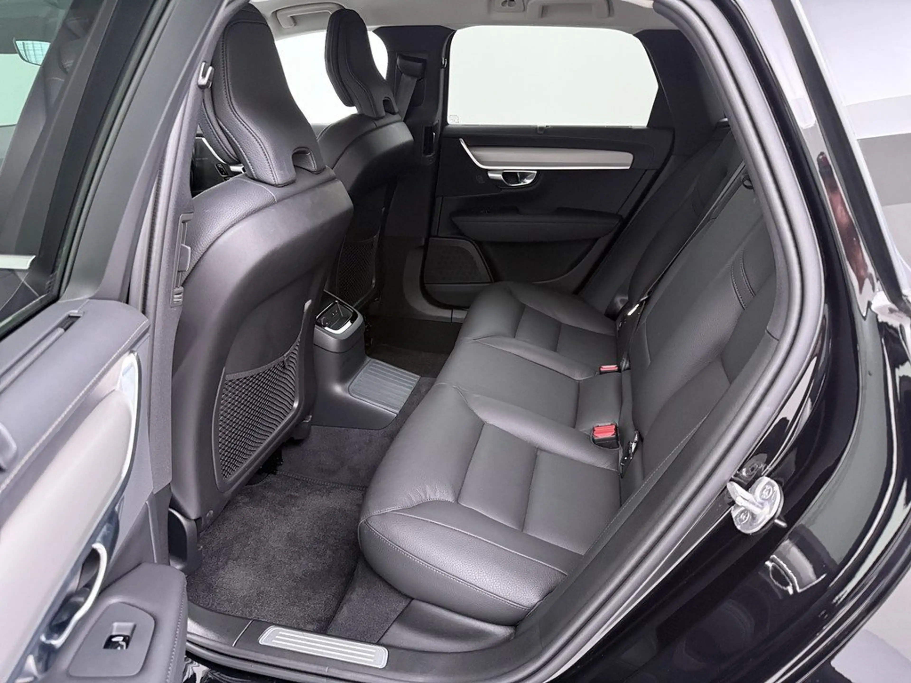 Volvo V90 T6 Plus Bright Plug-In Hybrid AWD — photo 15