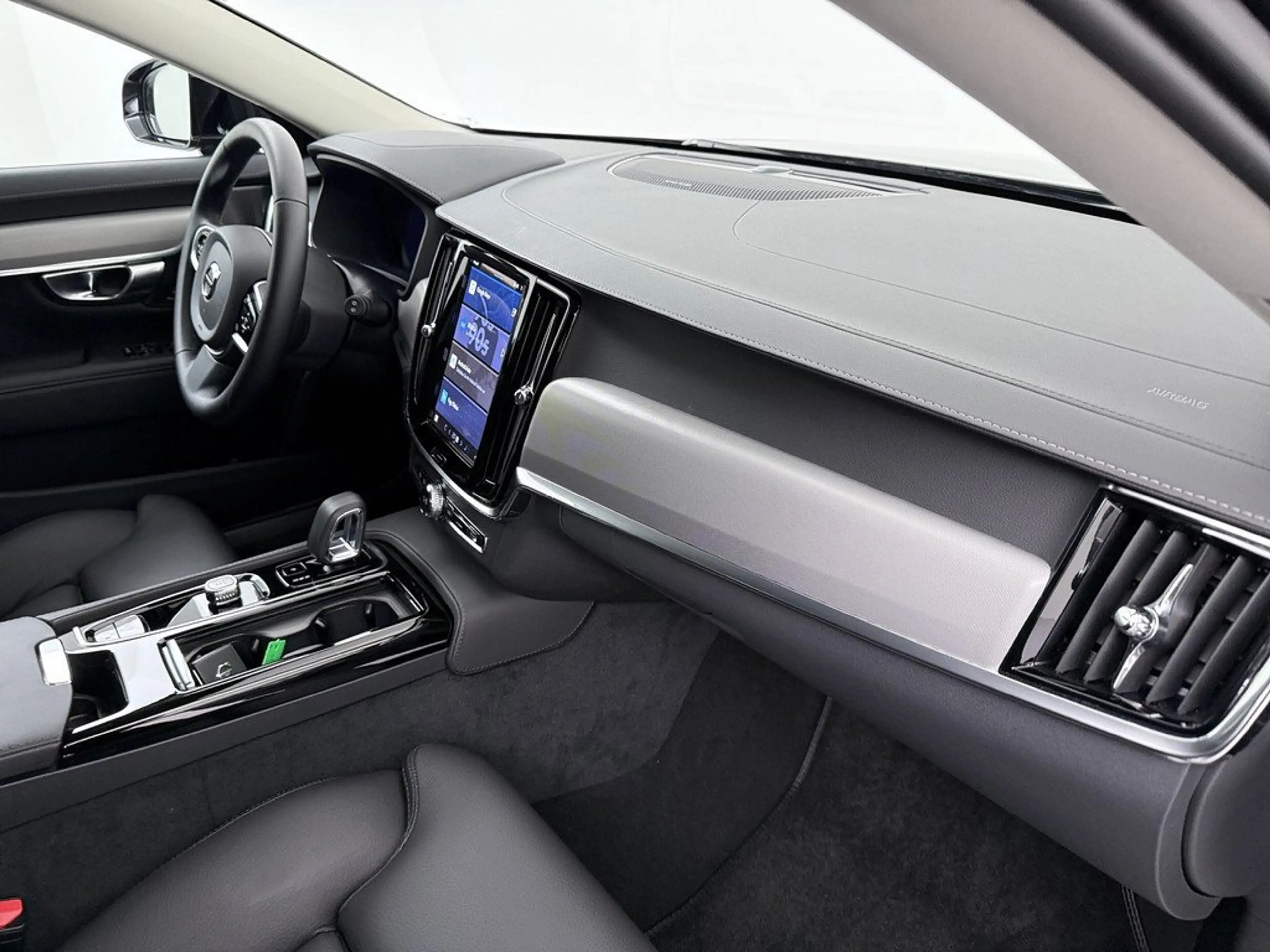 Volvo V90 T6 Plus Bright Plug-In Hybrid AWD — photo 27