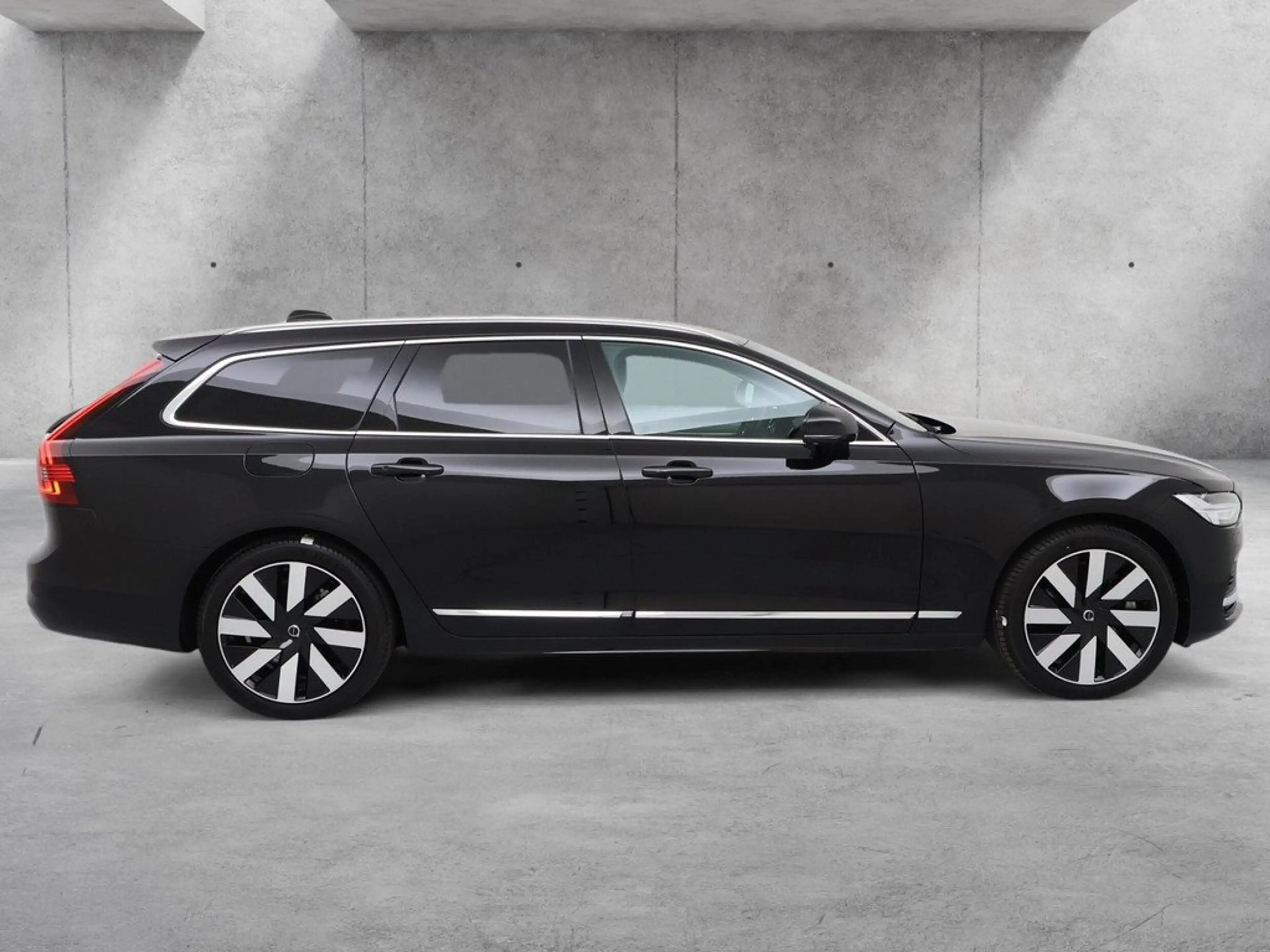 Volvo V90 T6 Plus Bright Plug-In Hybrid AWD — photo 4