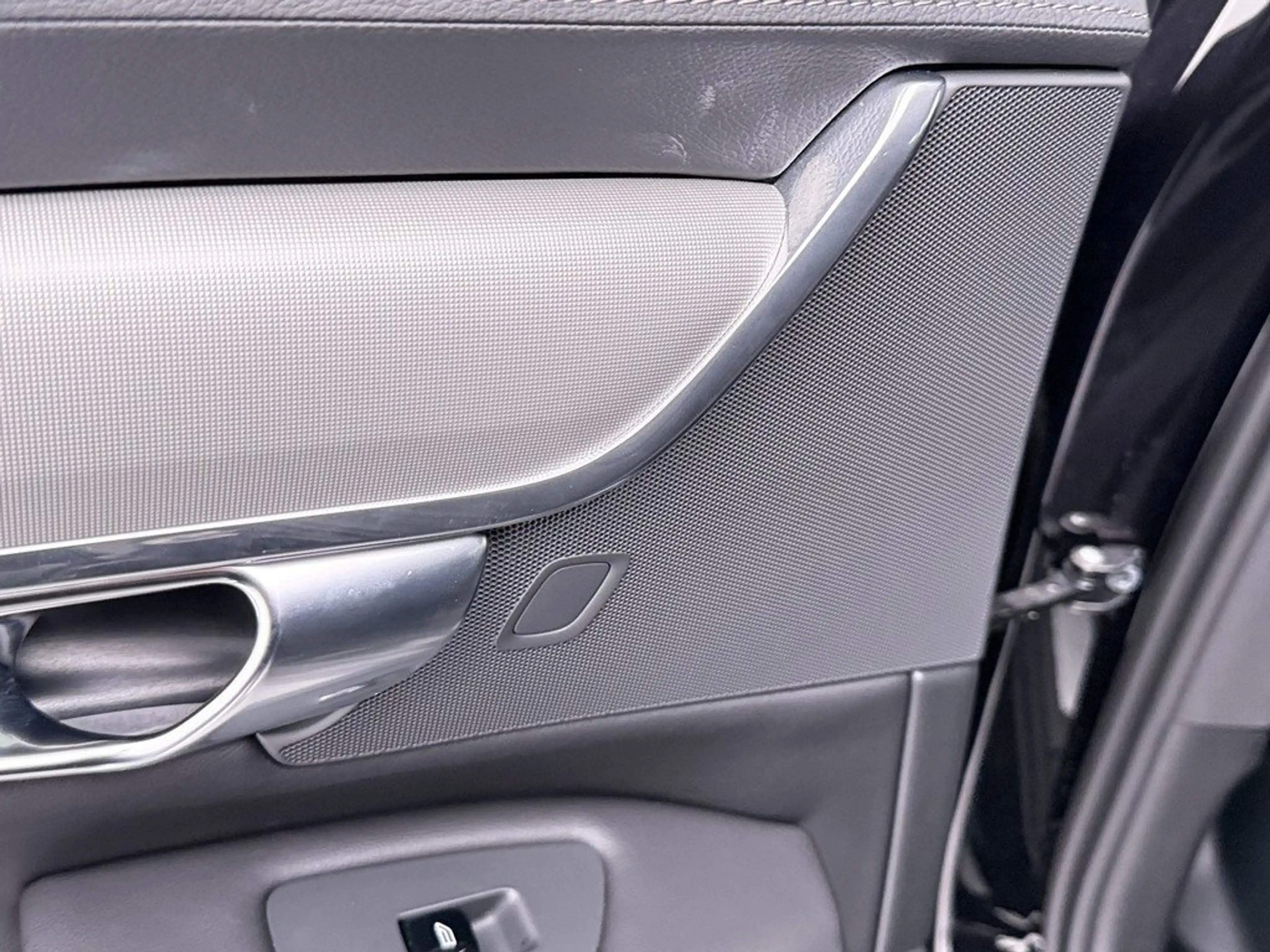 Volvo V90 T6 Plus Bright Plug-In Hybrid AWD — photo 16