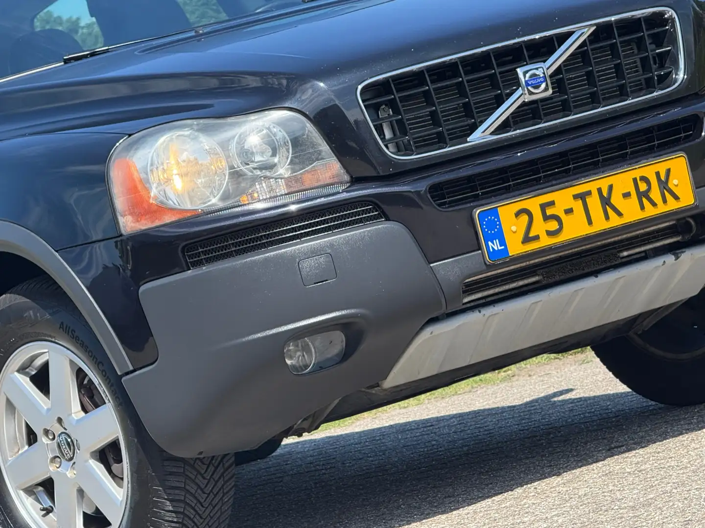 Volvo XC90 2.5 T Momentum 7pers - Black Sapphire Metallic - L Negro - 1