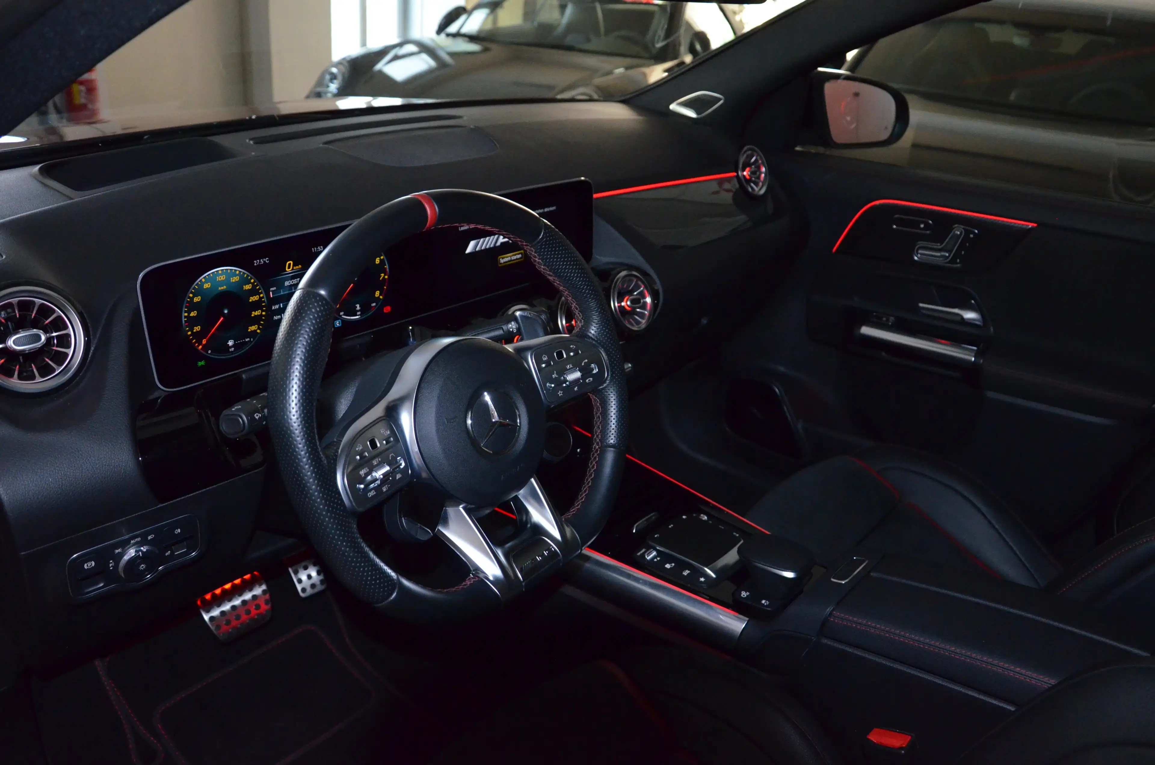 Mercedes-Benz GLA 35 AMG MEGA Vollausstattung, TOP Zustand! — photo 5
