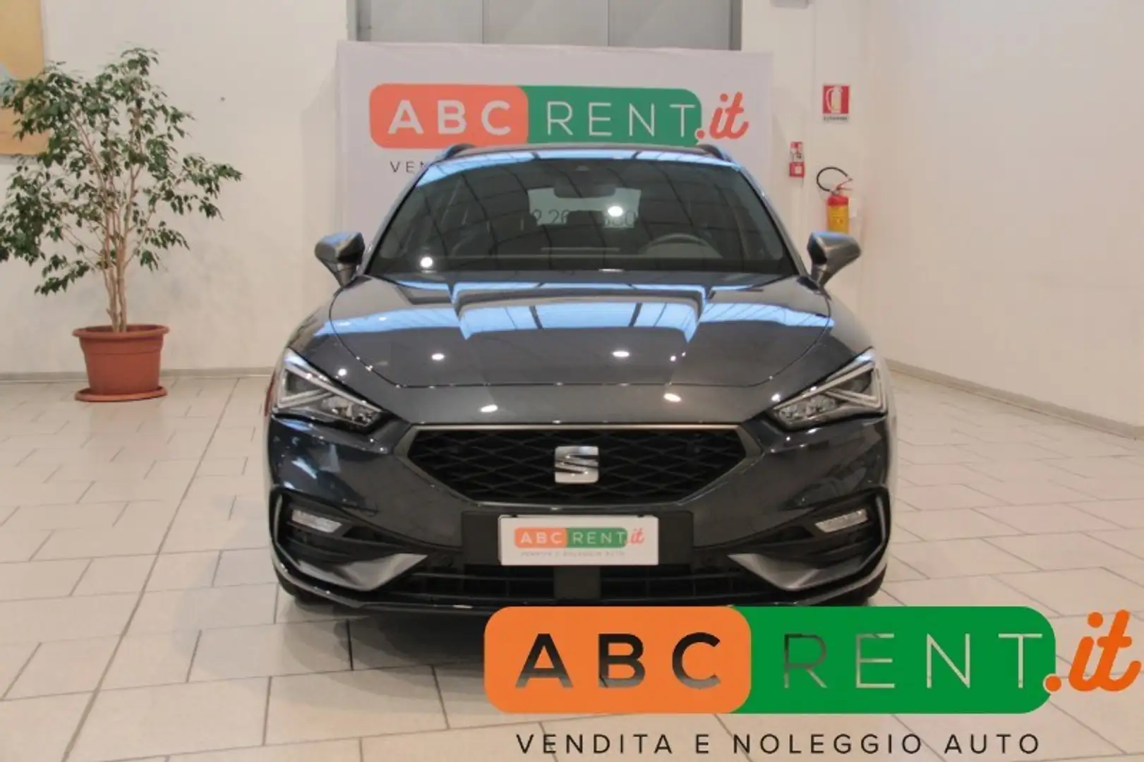 SEAT Leon Leon Sportstourer 2.0 TDI 150 CV DSG FR Beige - 2