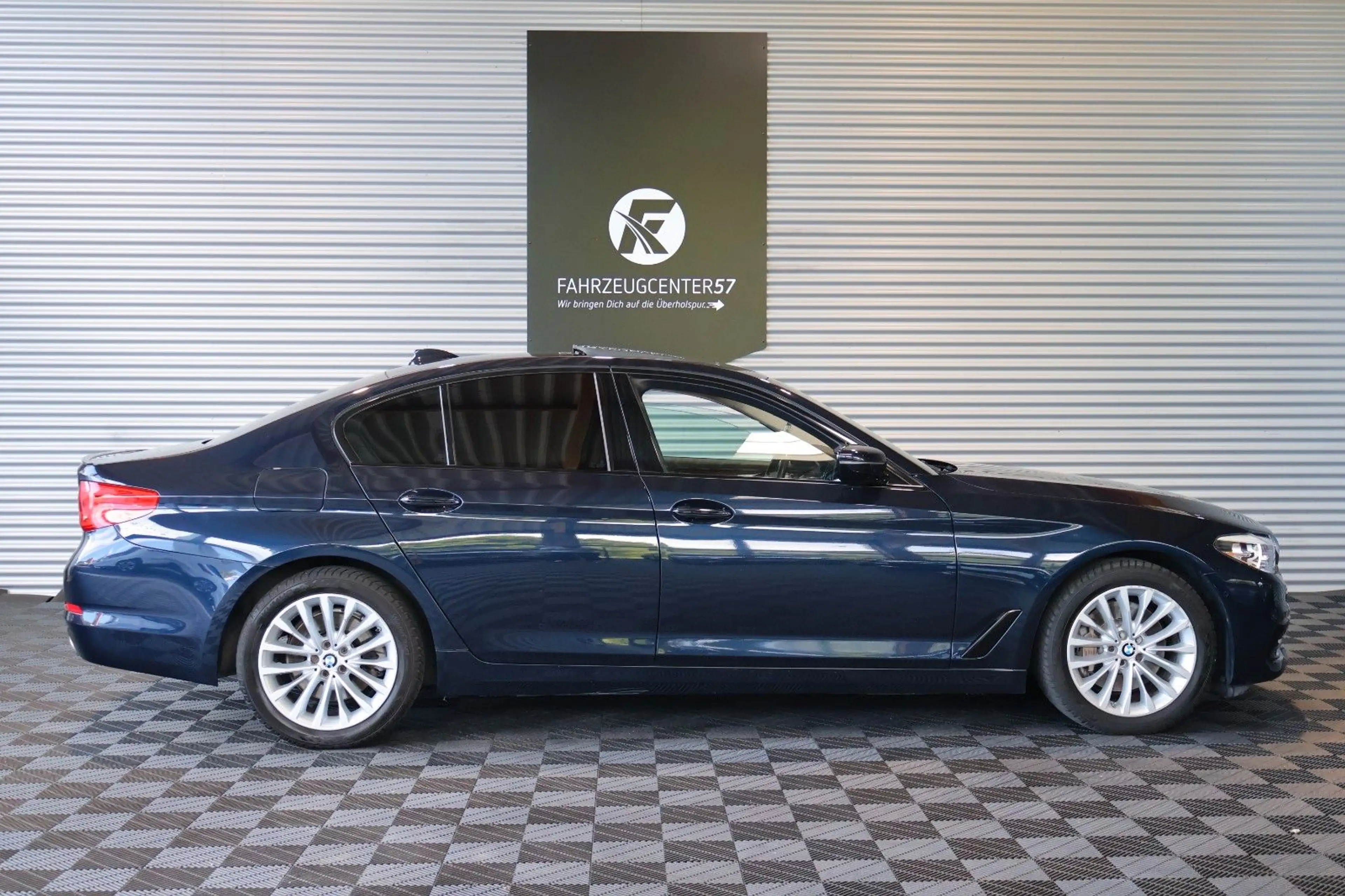BMW 525 d G30 LED/SHZ/PDC/CARPLAY/SCHIEBEDACH — photo 7