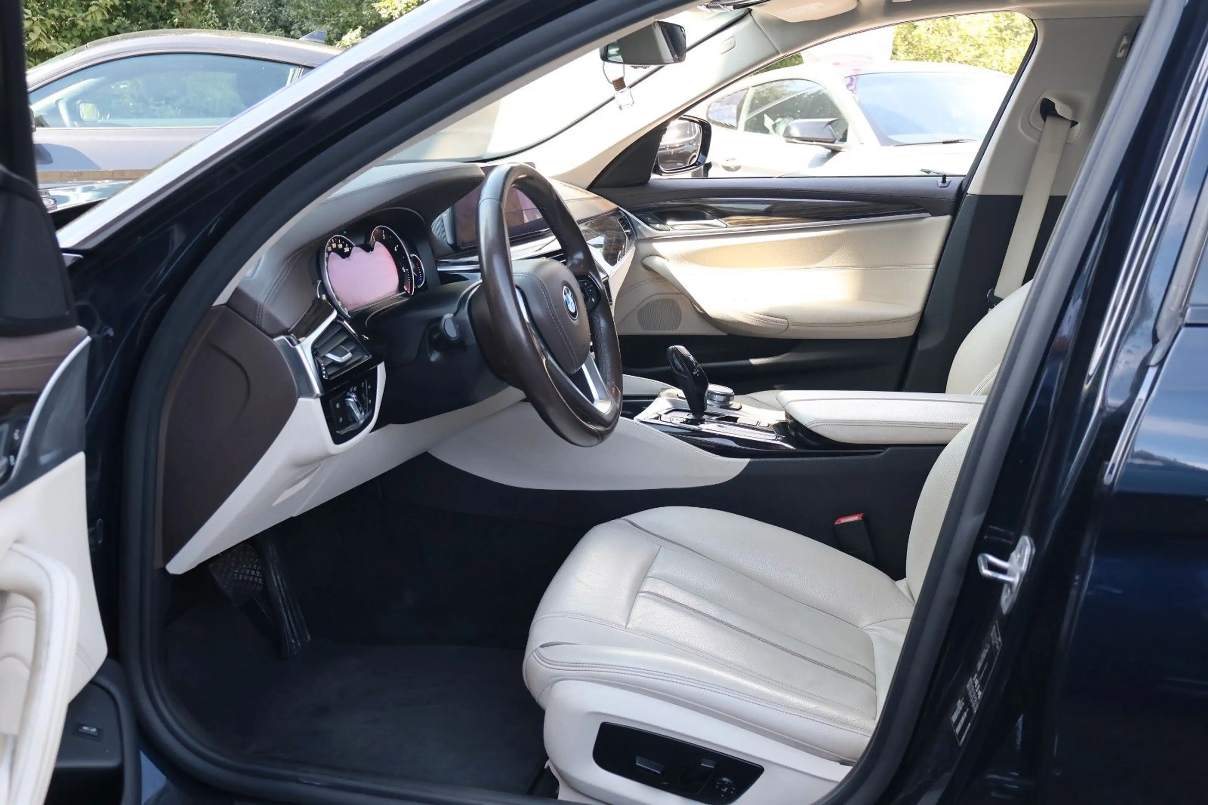 BMW 525 d G30 LED/SHZ/PDC/CARPLAY/SCHIEBEDACH — photo 10