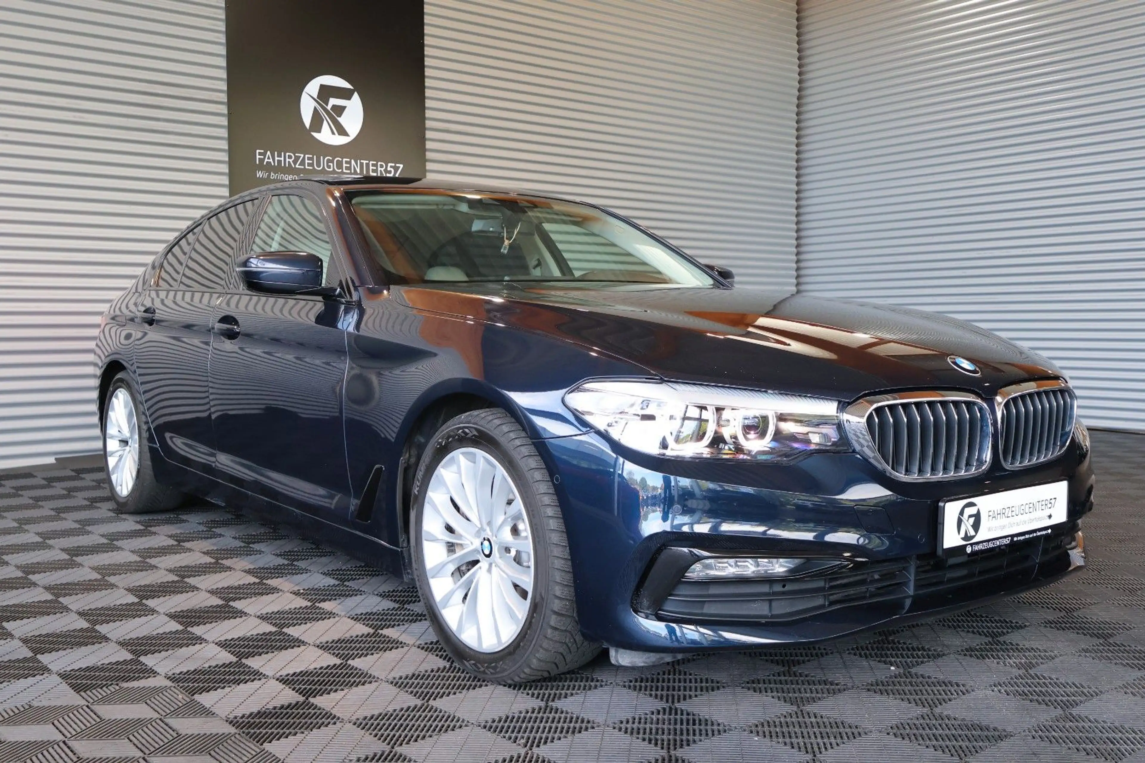 BMW 525 d G30 LED/SHZ/PDC/CARPLAY/SCHIEBEDACH — photo 5