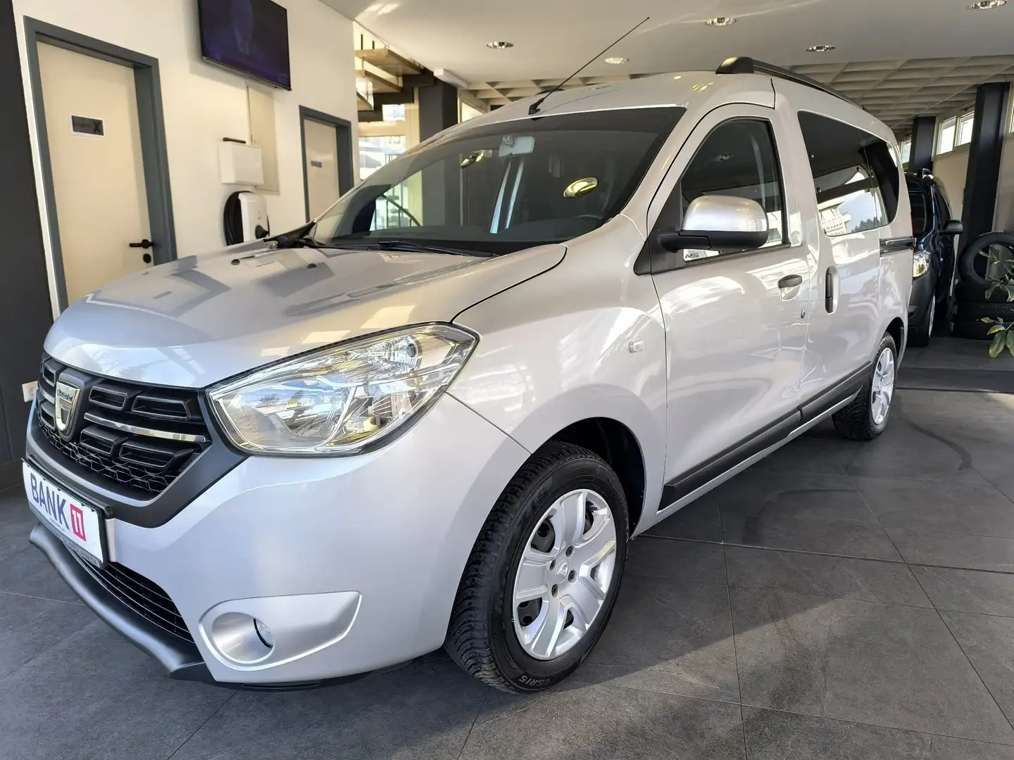 Dacia Dokker Comf.-Navig.-Kamera.-Klima.-Sitzh.-PDC.-LPG.-AHK Grau - 1