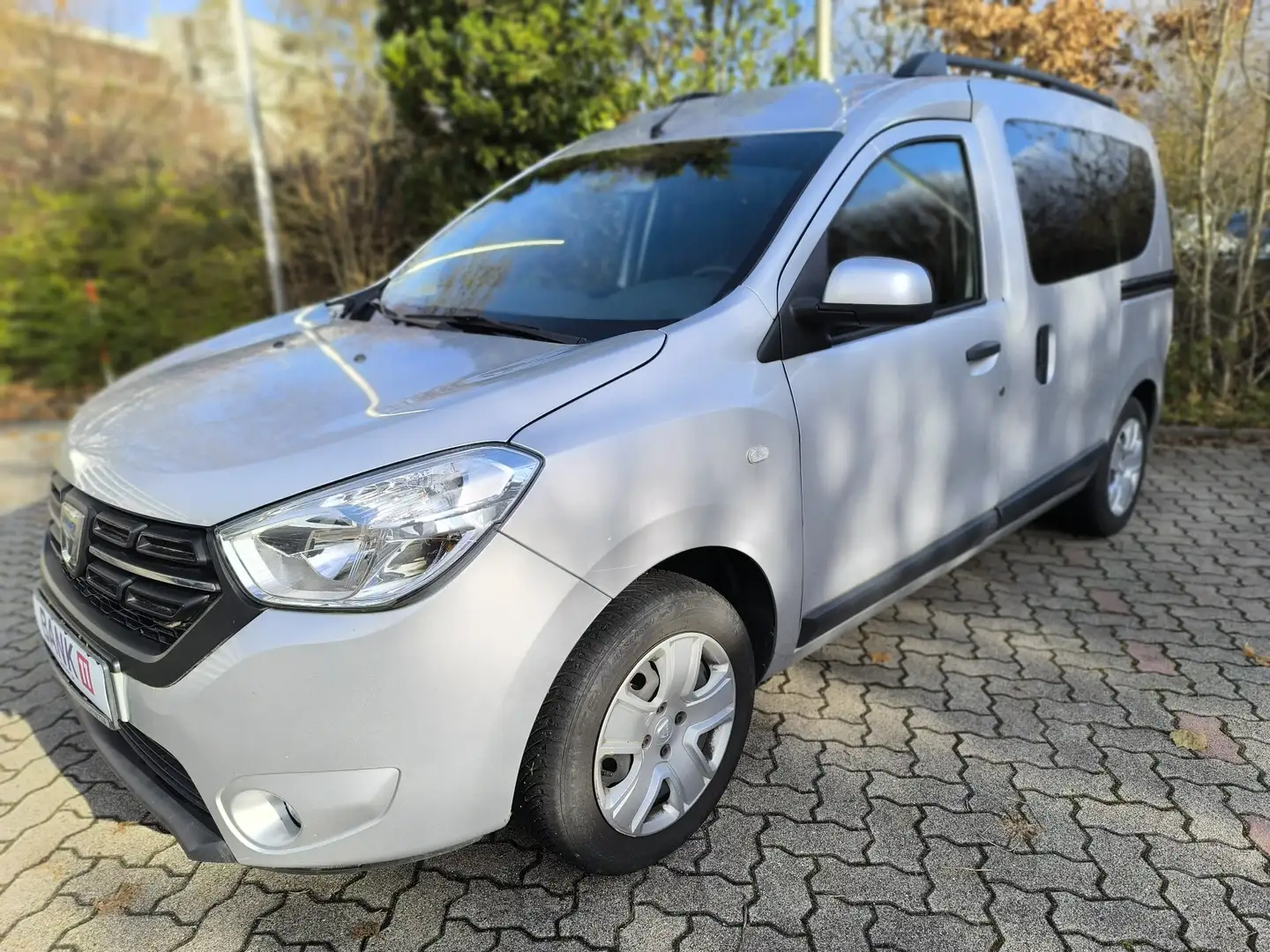 Dacia Dokker Comf.-Navig.-Kamera.-Klima.-Sitzh.-PDC.-LPG.-AHK Grau - 1