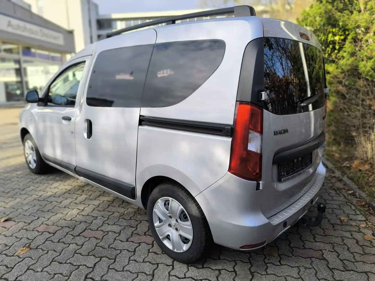 Dacia Dokker Comf.-Navig.-Kamera.-Klima.-Sitzh.-PDC.-LPG.-AHK Grau - 2