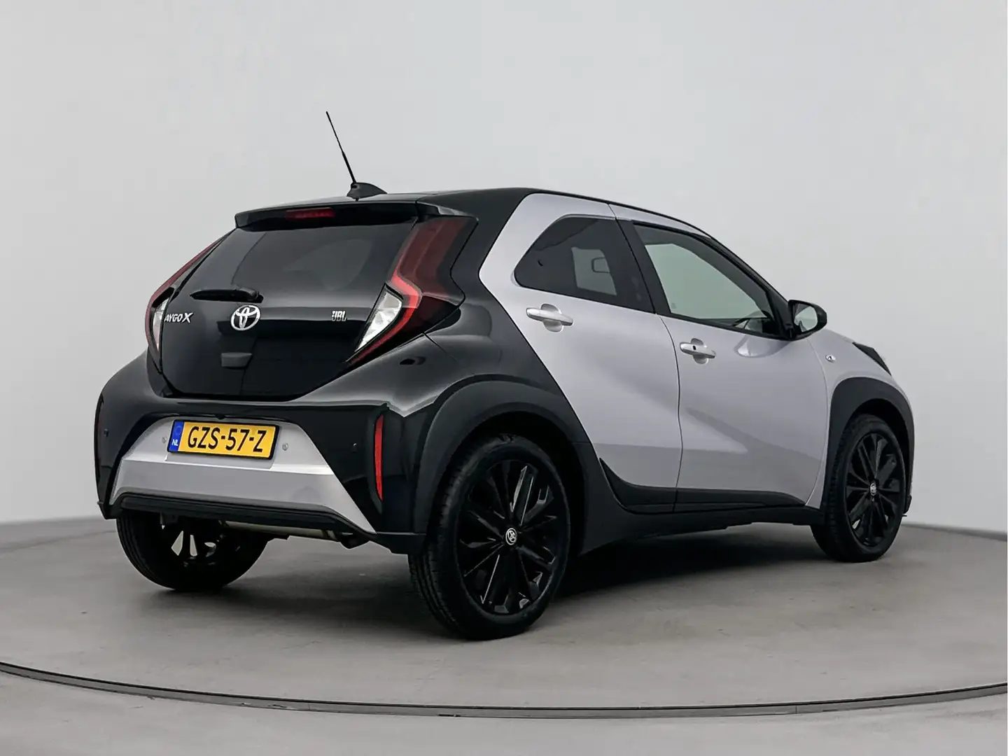 Toyota Aygo X 1.0 VVT-i MT JBL Paars - 2