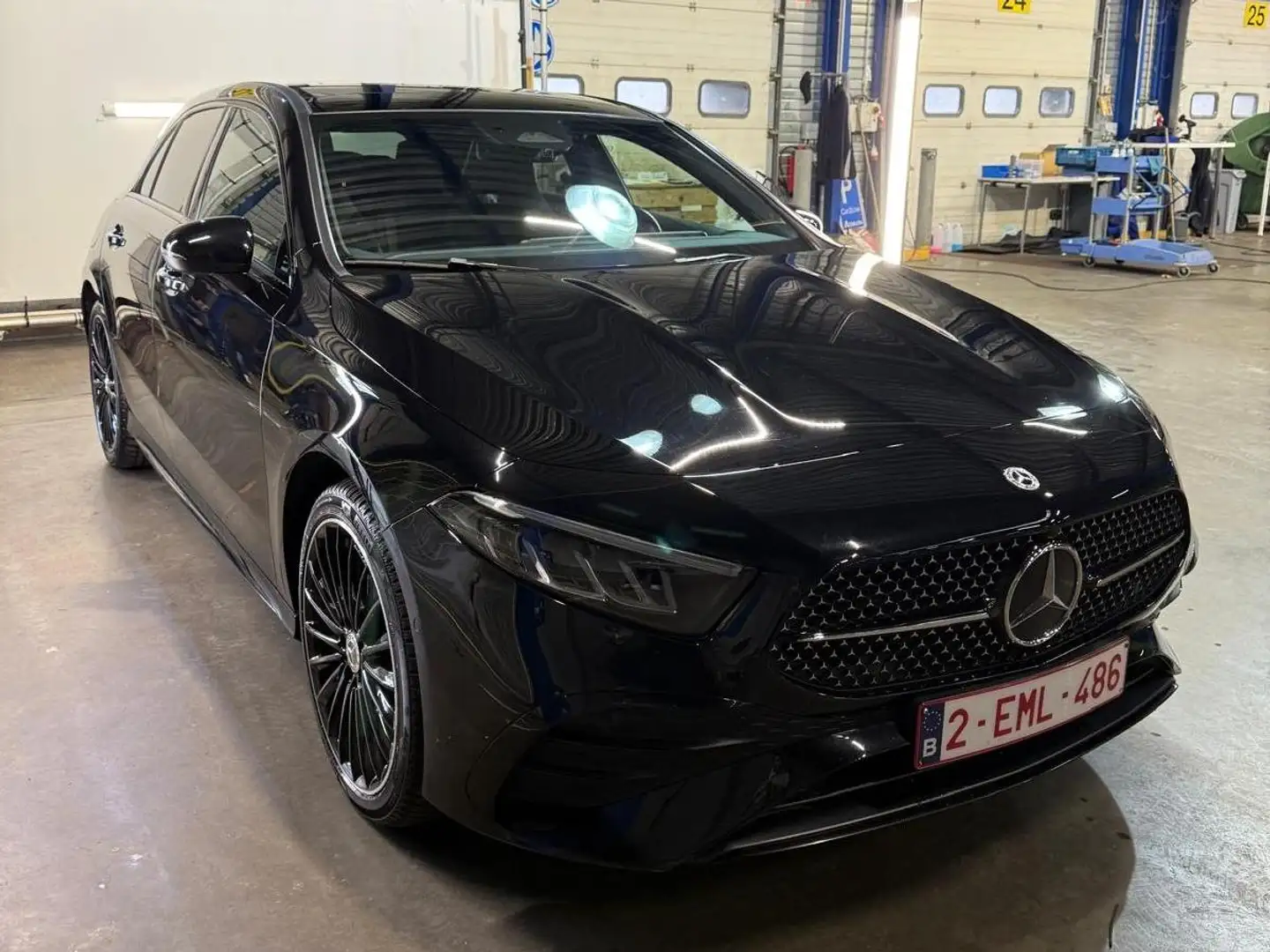 Mercedes-Benz A 250 A 250 e PHEV AMG Line (160 kW) Black - 2