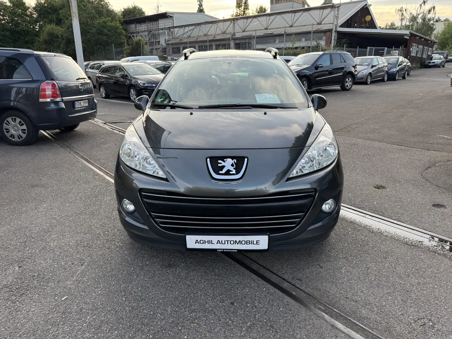 Peugeot 207 Premium TÜV und HU neu 5/2027 Grau - 2