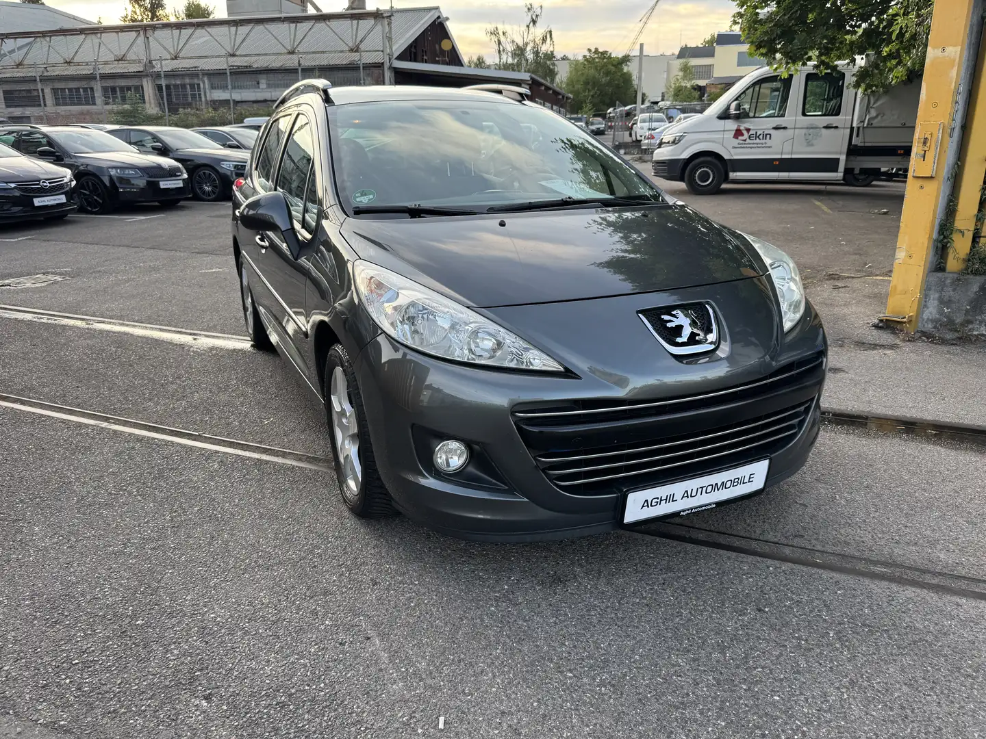 Peugeot 207 Premium TÜV und HU neu 5/2027 Grau - 1