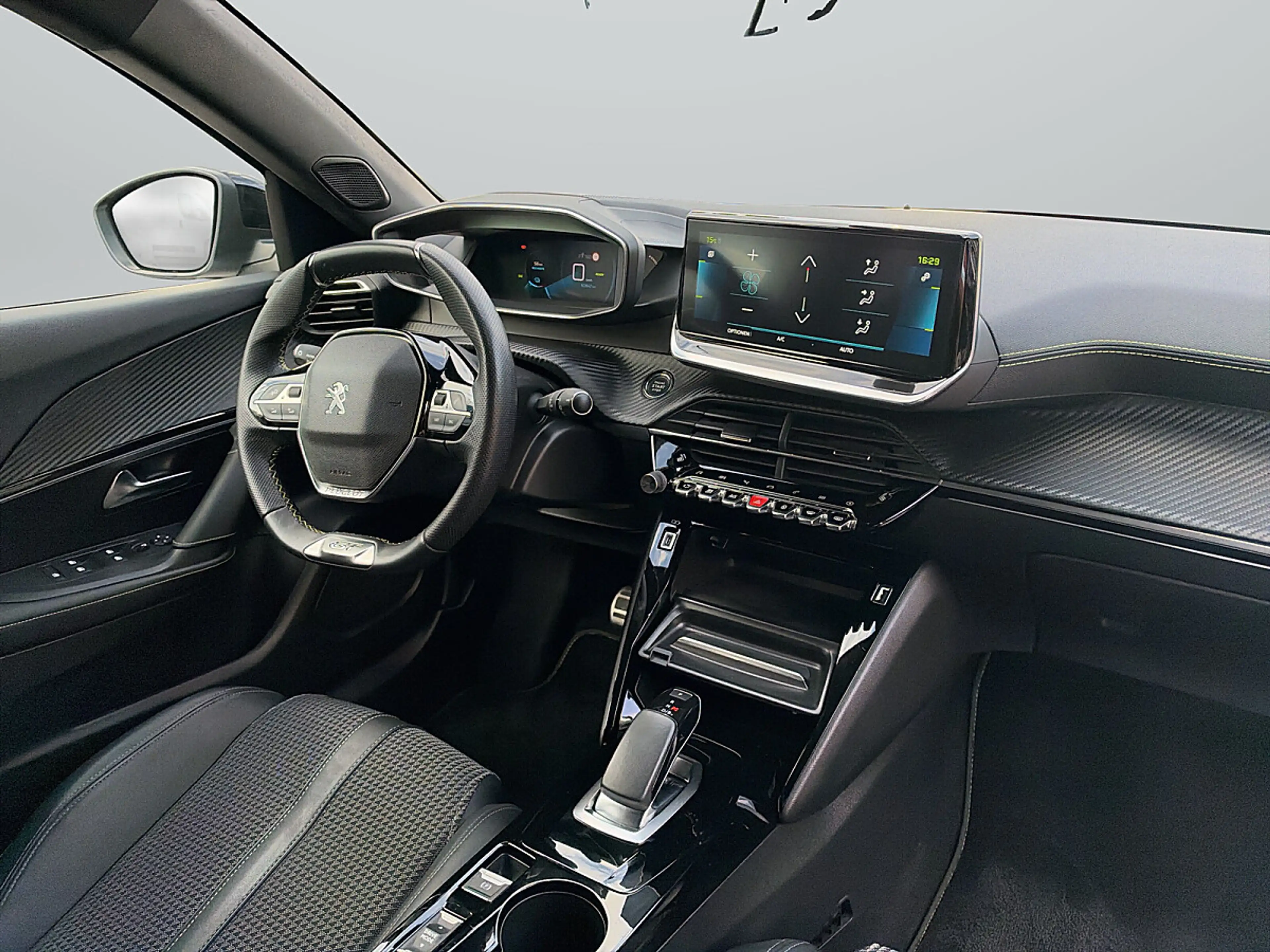 Peugeot e-2008 50kWh GT — photo 9