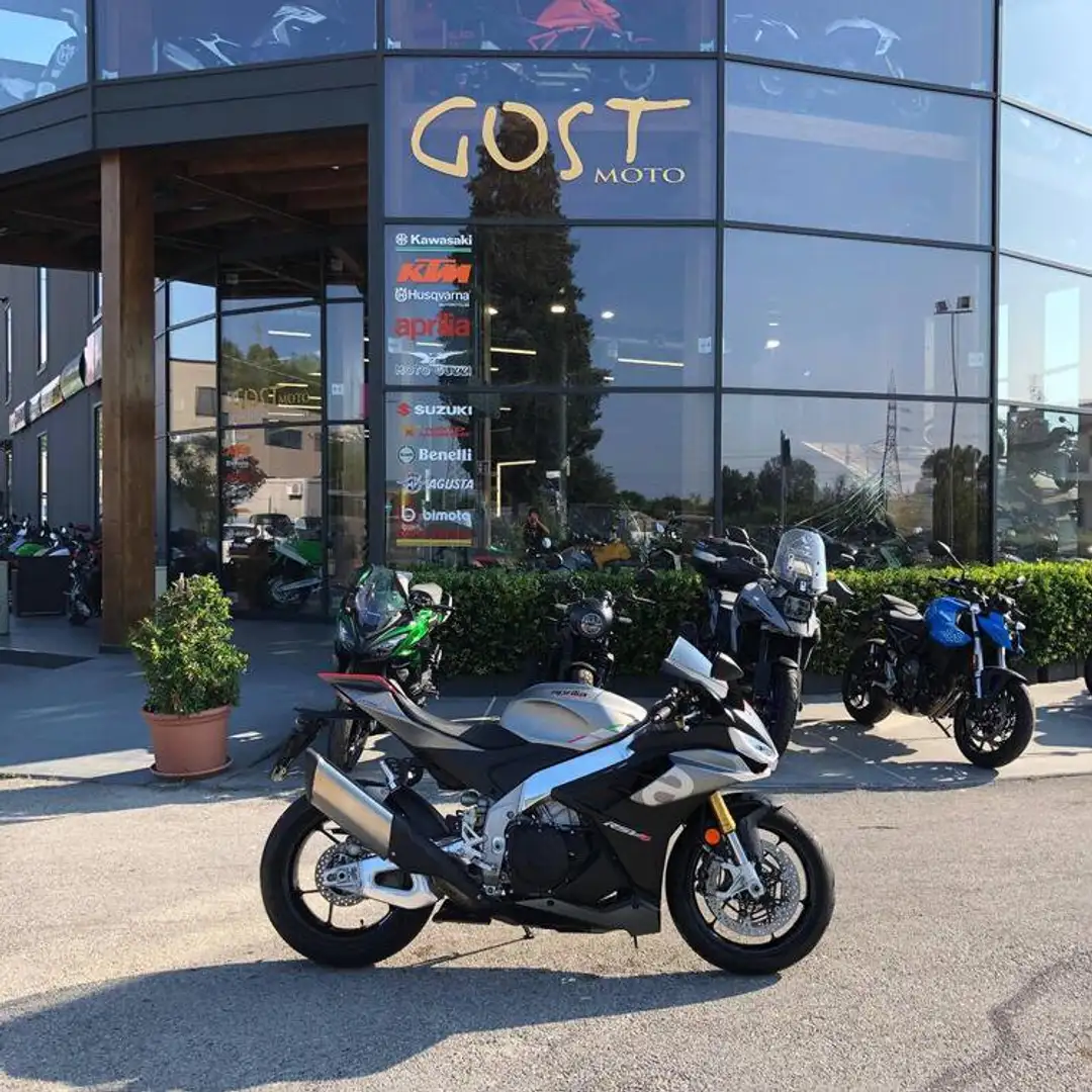Aprilia RSV4 1100 - 1