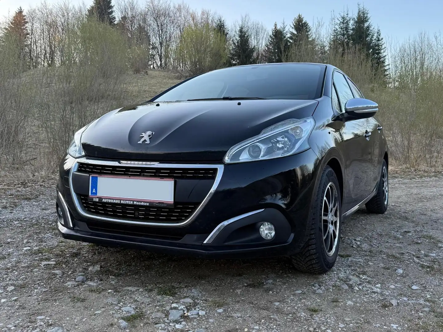 Peugeot 208 208 Urban Soul 1,2 PureTech 82 Urban Soul Schwarz - 1