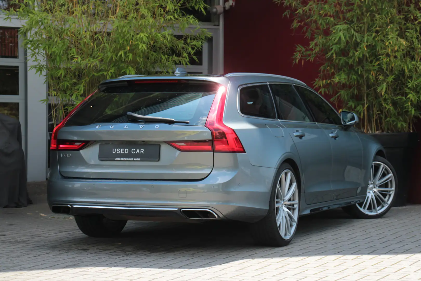 Volvo V90 T5 254pk Geartronic Momentum | Trekhaak | Adaptiev Grijs - 2