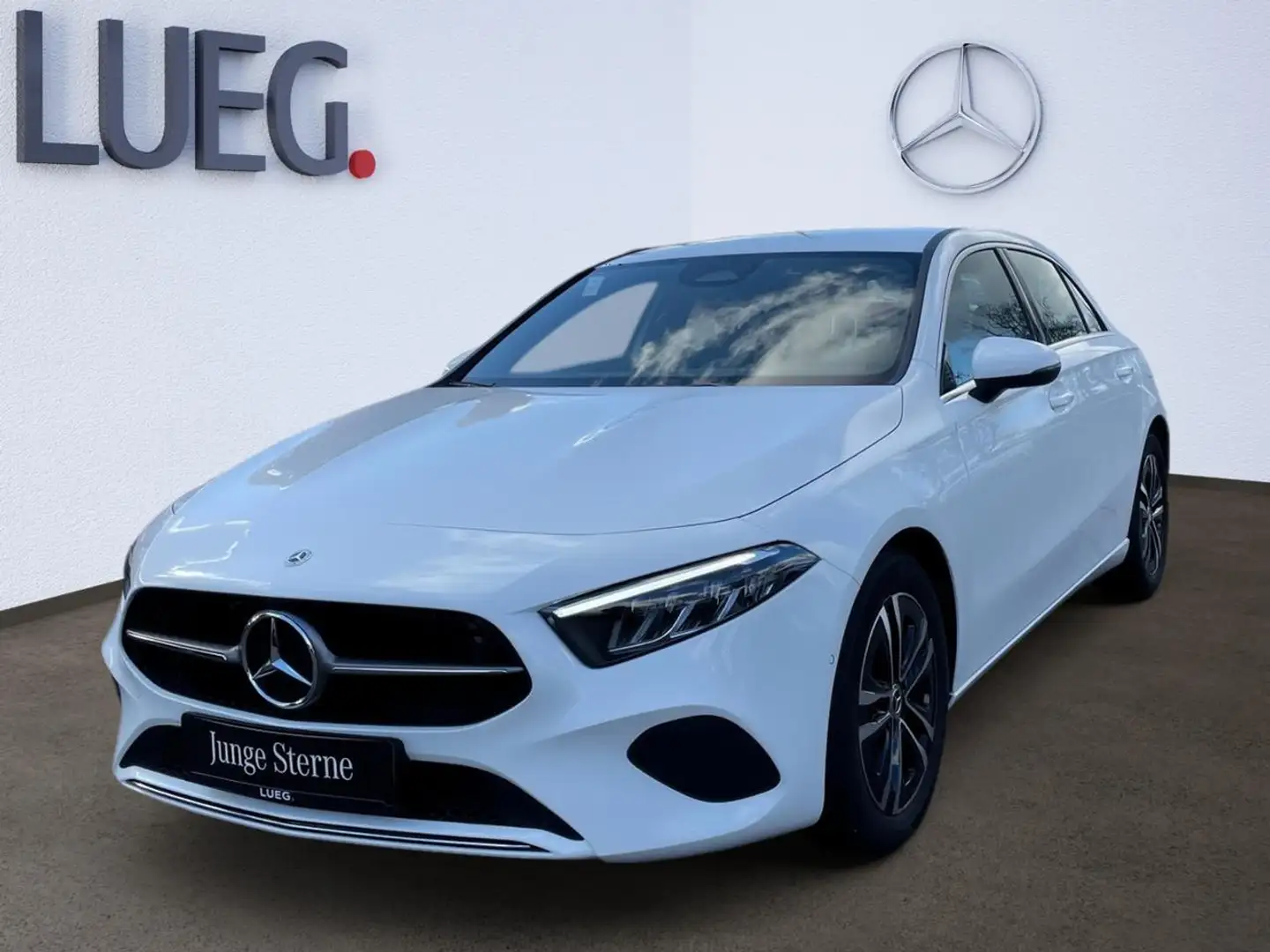 Mercedes-Benz A 180 Kompakt W-Paket KAM PDC SpurH AUT Virtual Weiß - 1