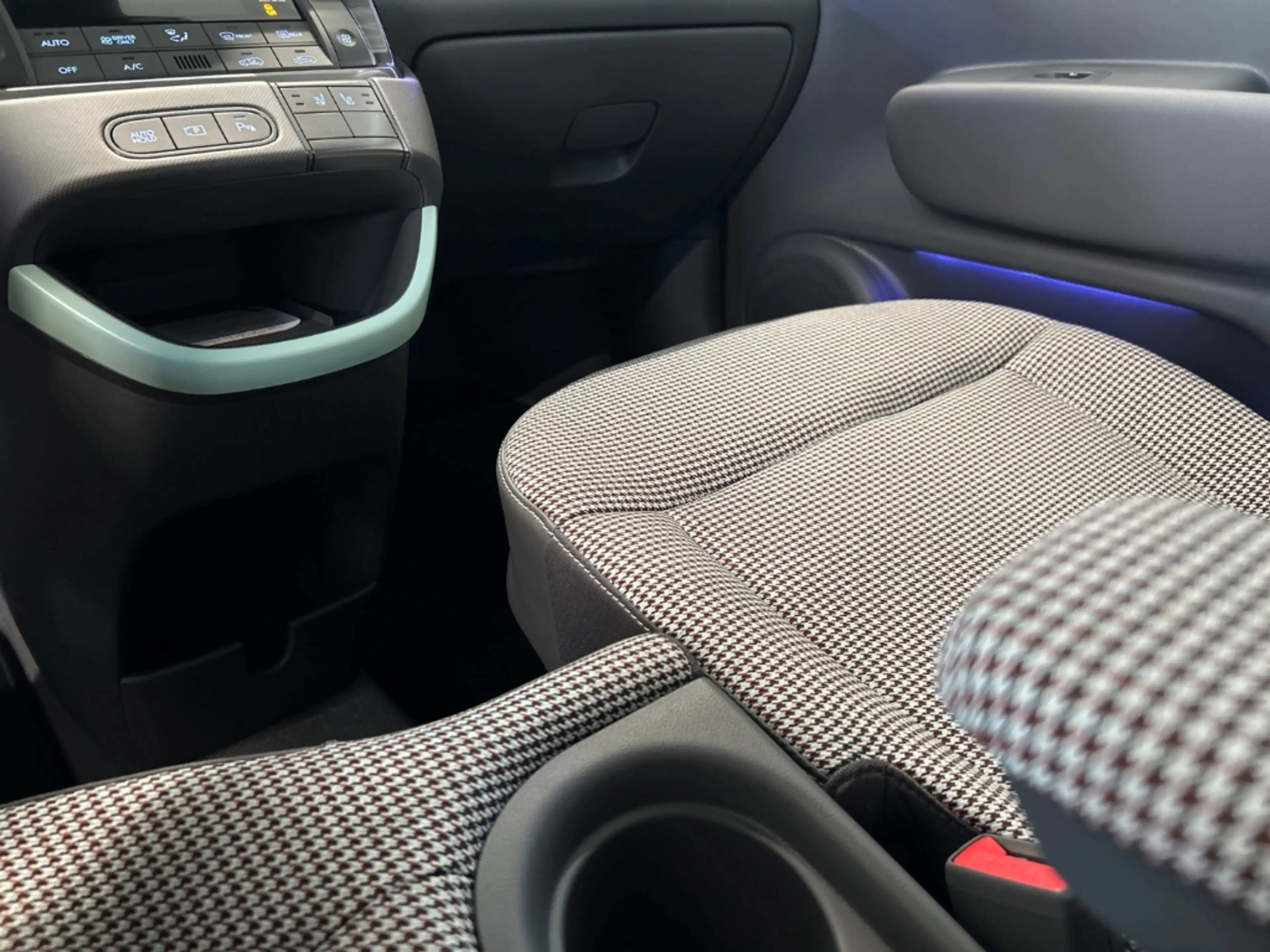 Hyundai Inster Lounge EV (MY27) 49 kWh (115 PS) 2WD Elektro-Komfo — photo 13