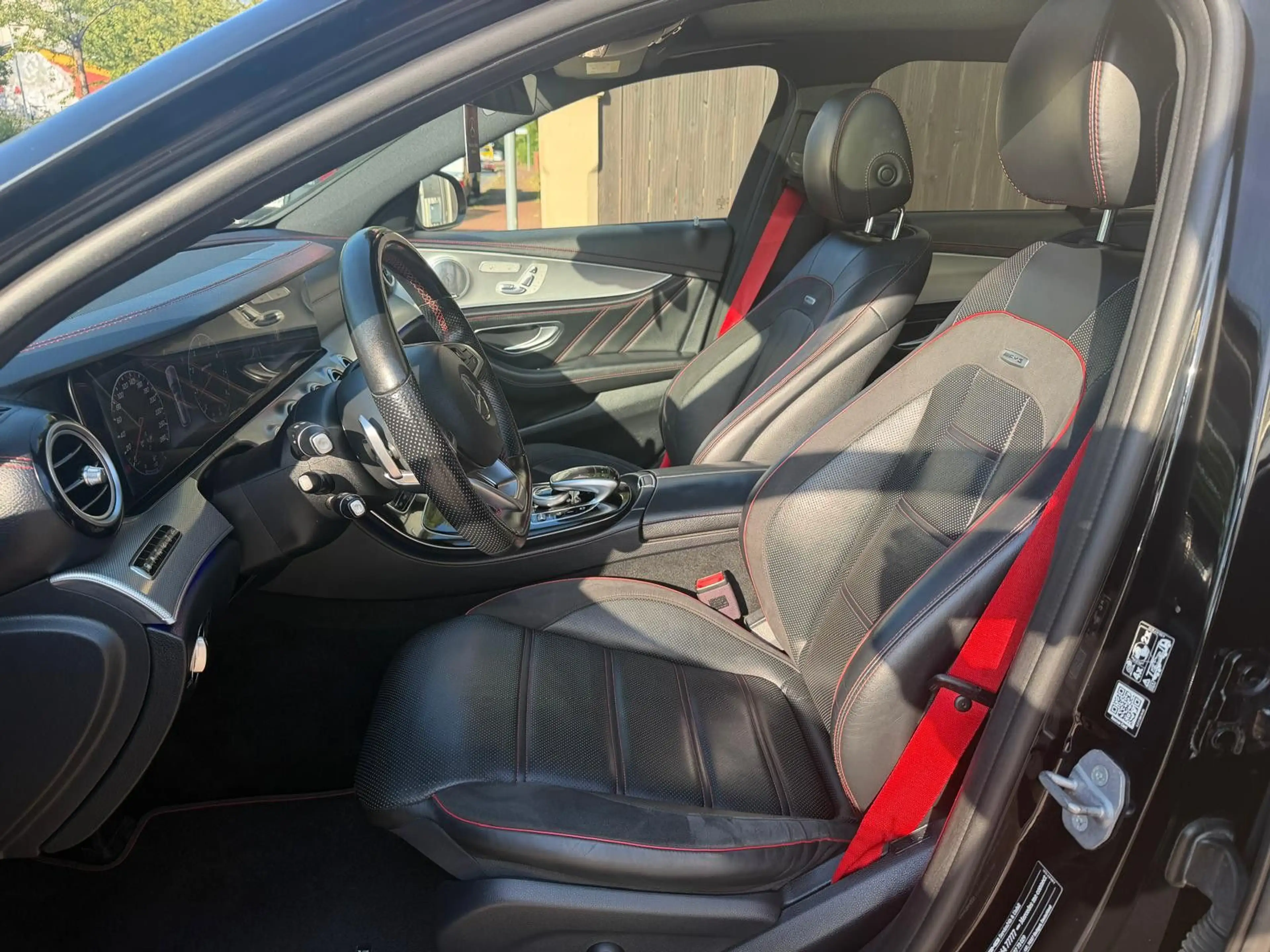 Mercedes-Benz E 43 AMG T-Modell 4Matic — photo 13