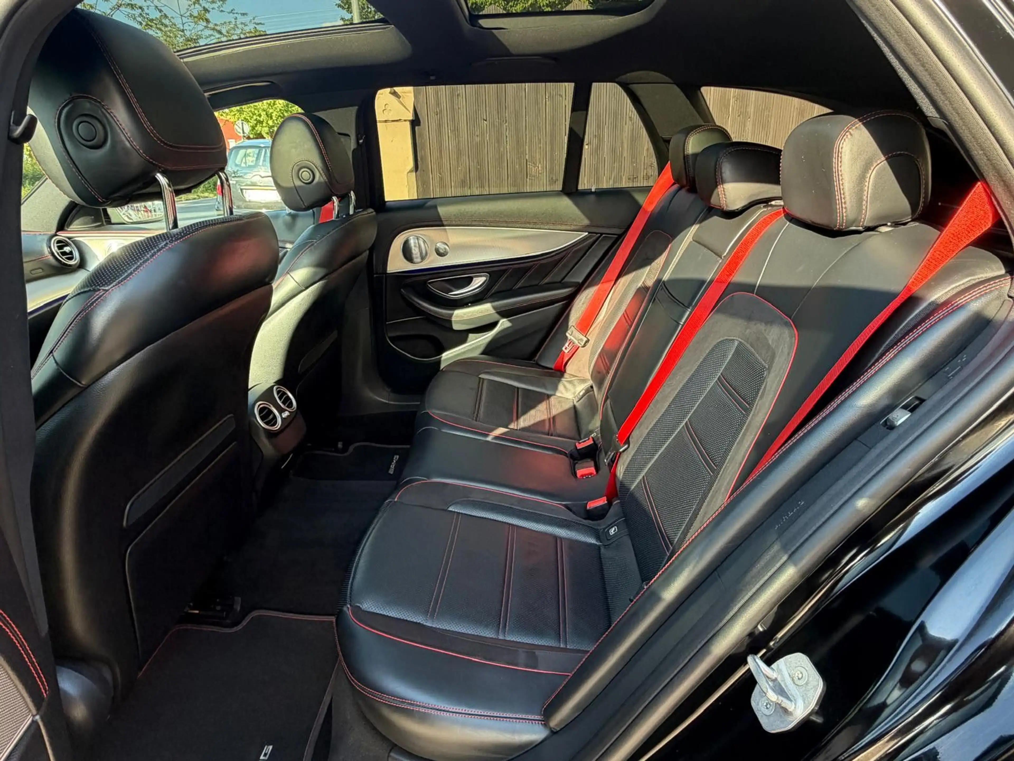 Mercedes-Benz E 43 AMG T-Modell 4Matic — photo 15