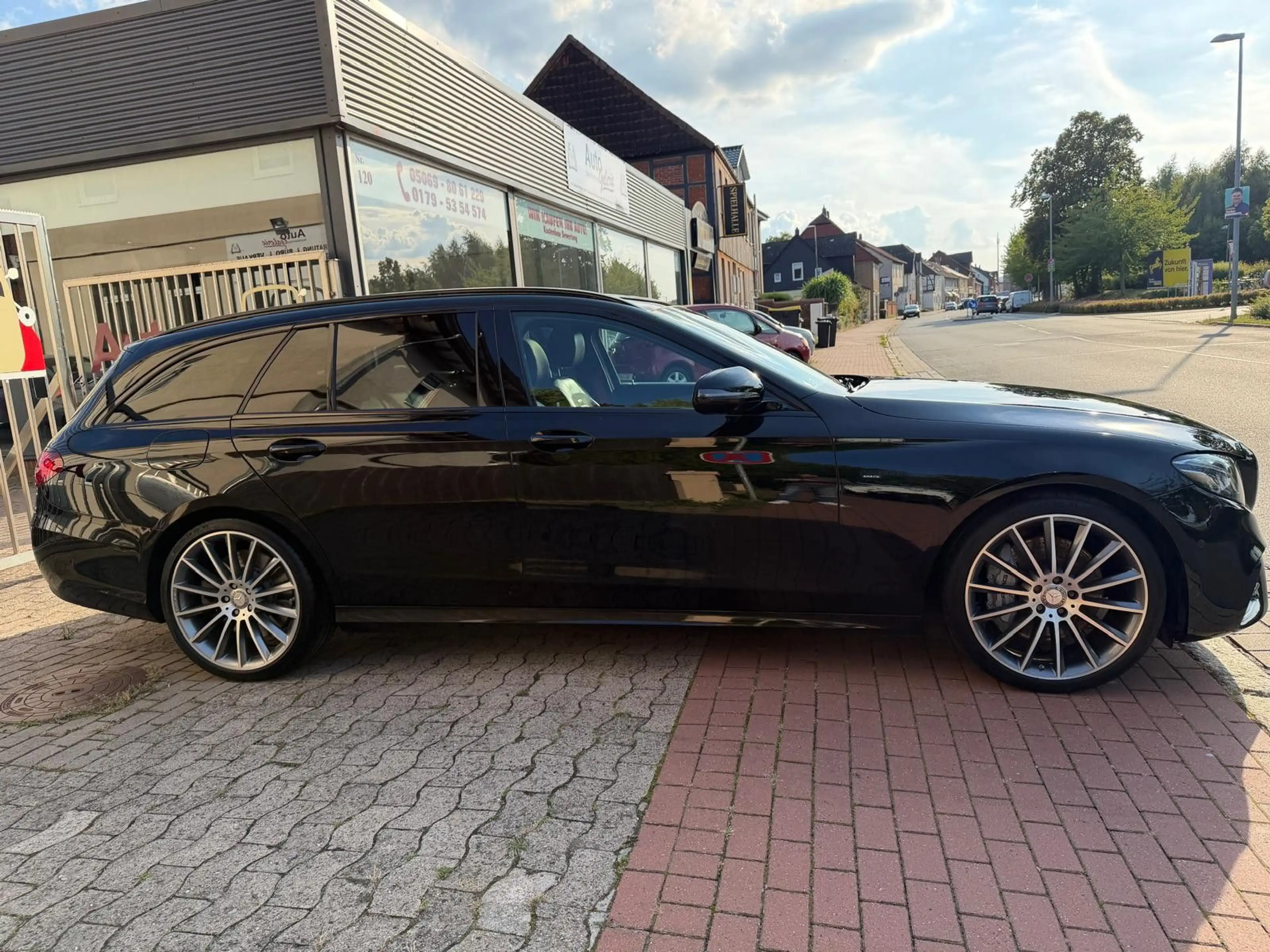 Mercedes-Benz E 43 AMG T-Modell 4Matic — photo 9