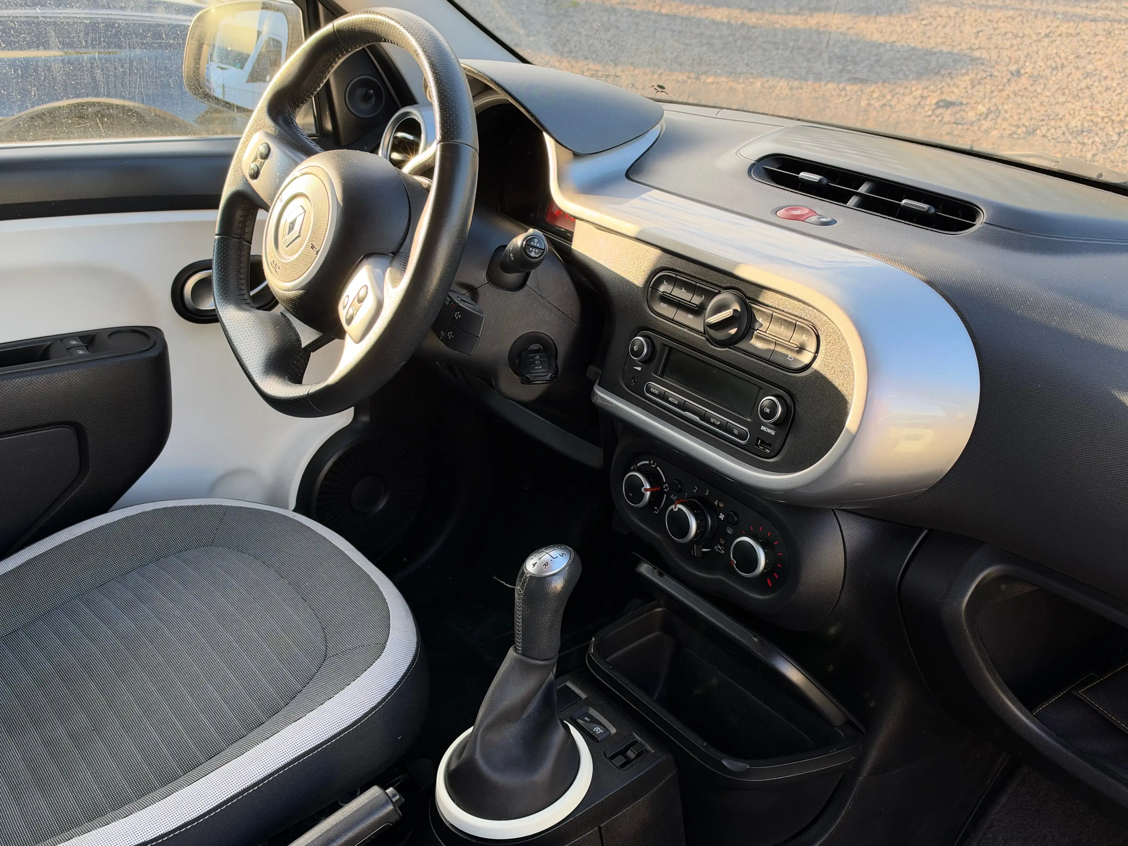 Renault Twingo Limited /TÜV 3/2028 — photo 10