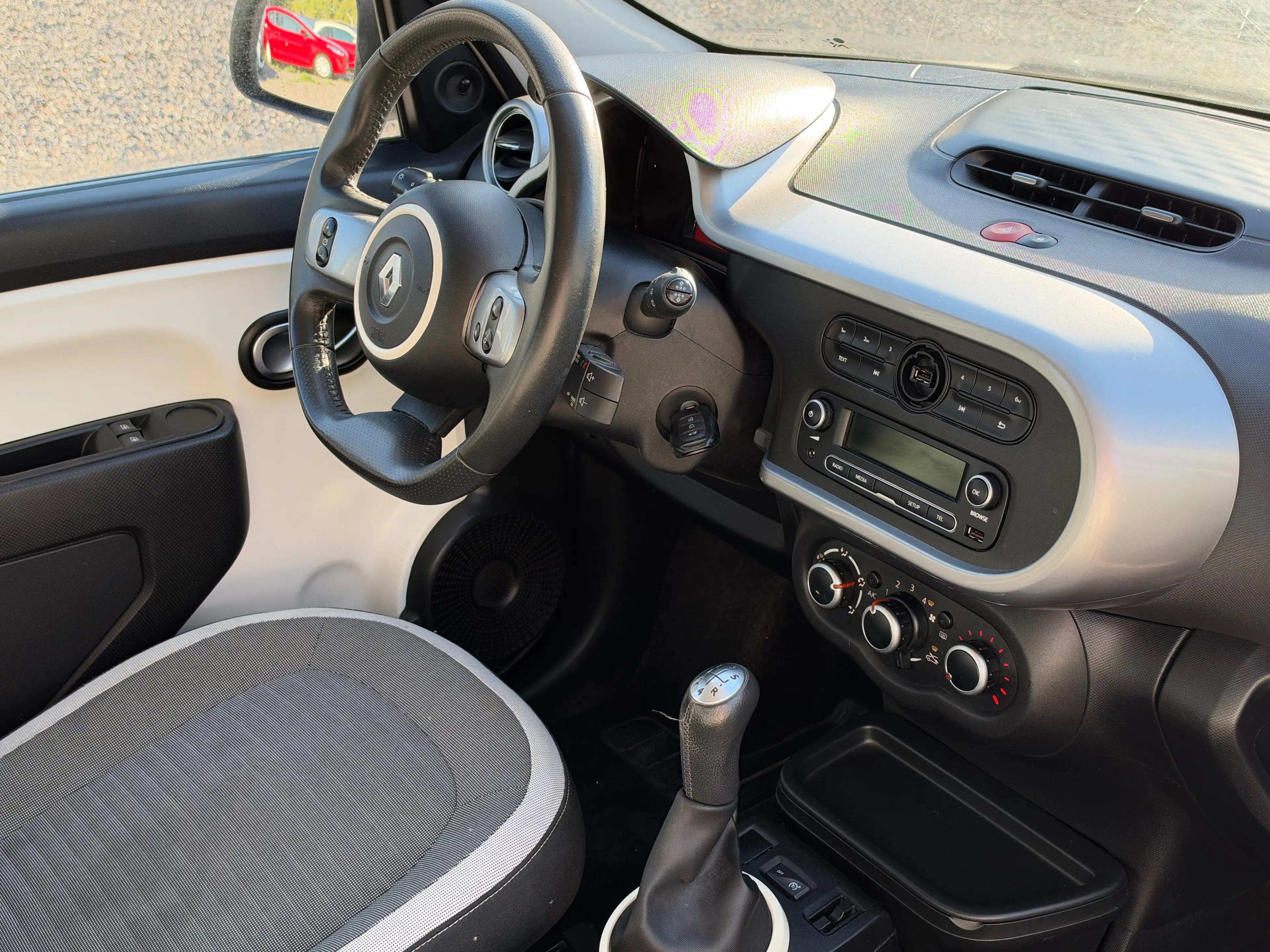 Renault Twingo Limited /TÜV 3/2028 — photo 9