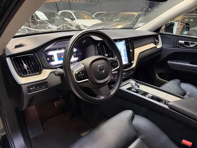 Volvo XC60 view 9