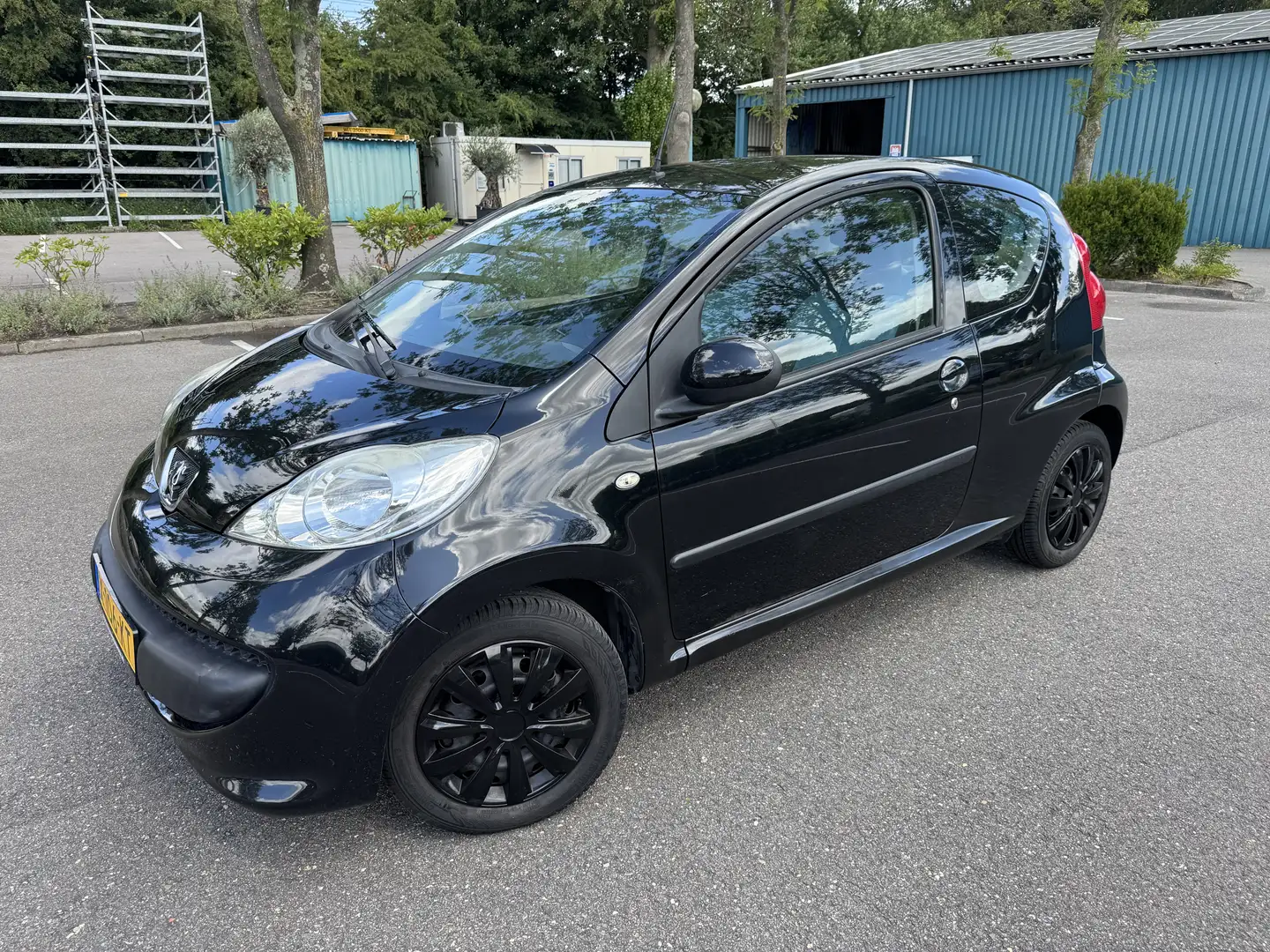 Peugeot 107 1.0-12V XR Zwart - 1