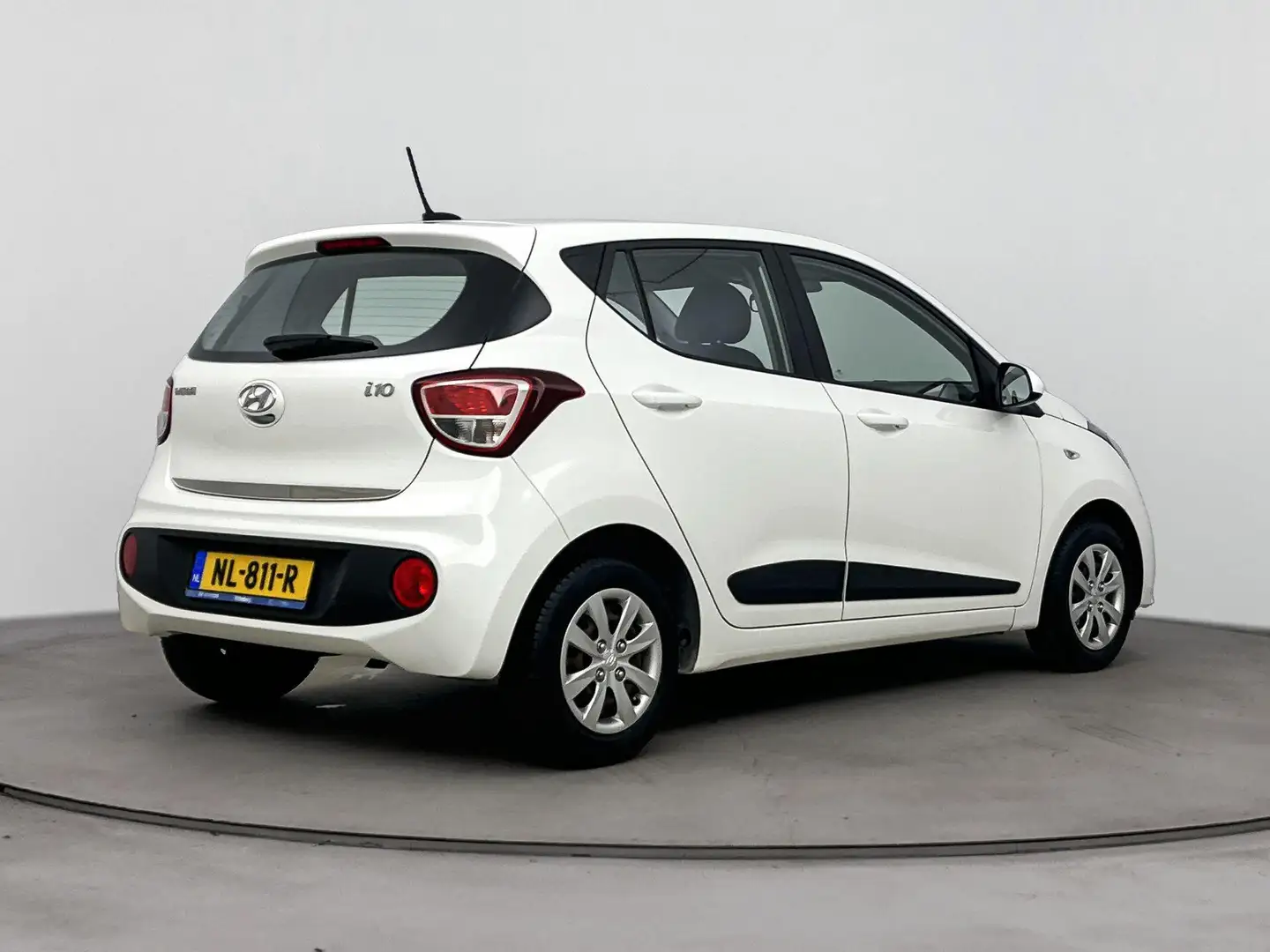 Hyundai i10 1.0i GÓ! 2017 | ALL SEASONS | NAVI | CLIMA | CRUIS Blanc - 2