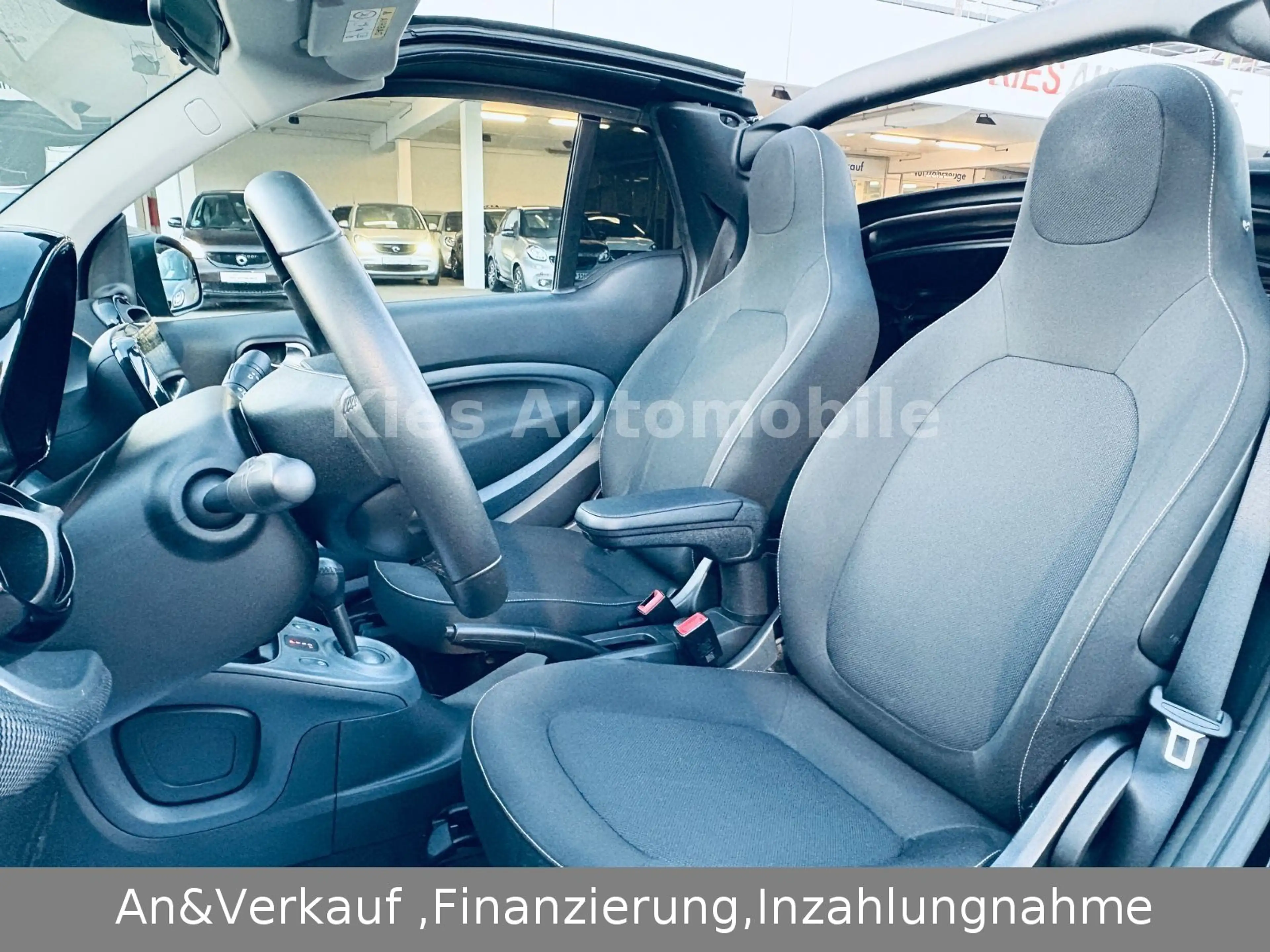 smart forTwo Cabrio Passion AUTOM/NAVI/CARPLAY/KAMERA — photo 12