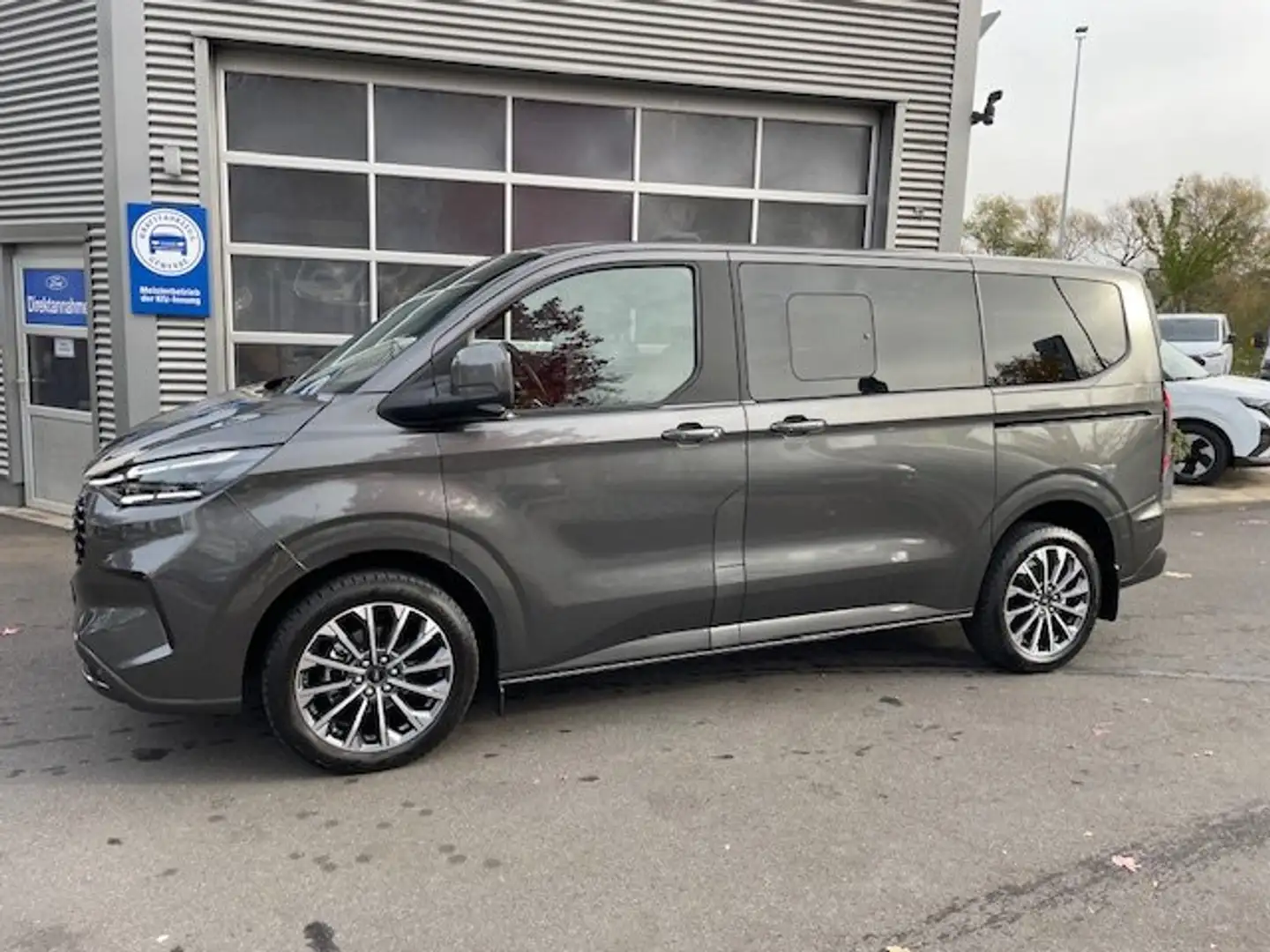 Ford Tourneo Custom 320 L1 Tourneo Titanium X AHK, Matrix Grau - 2