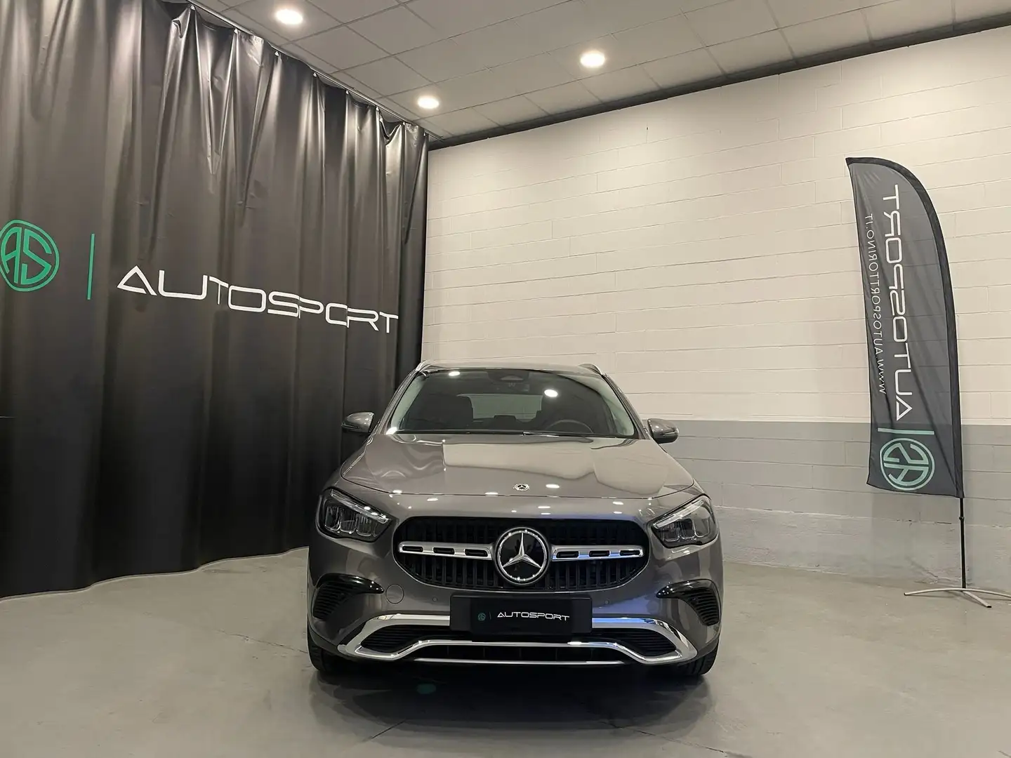 Mercedes-Benz GLA 180 GLA 180 d Automatic Progressive Advanced Gris - 2