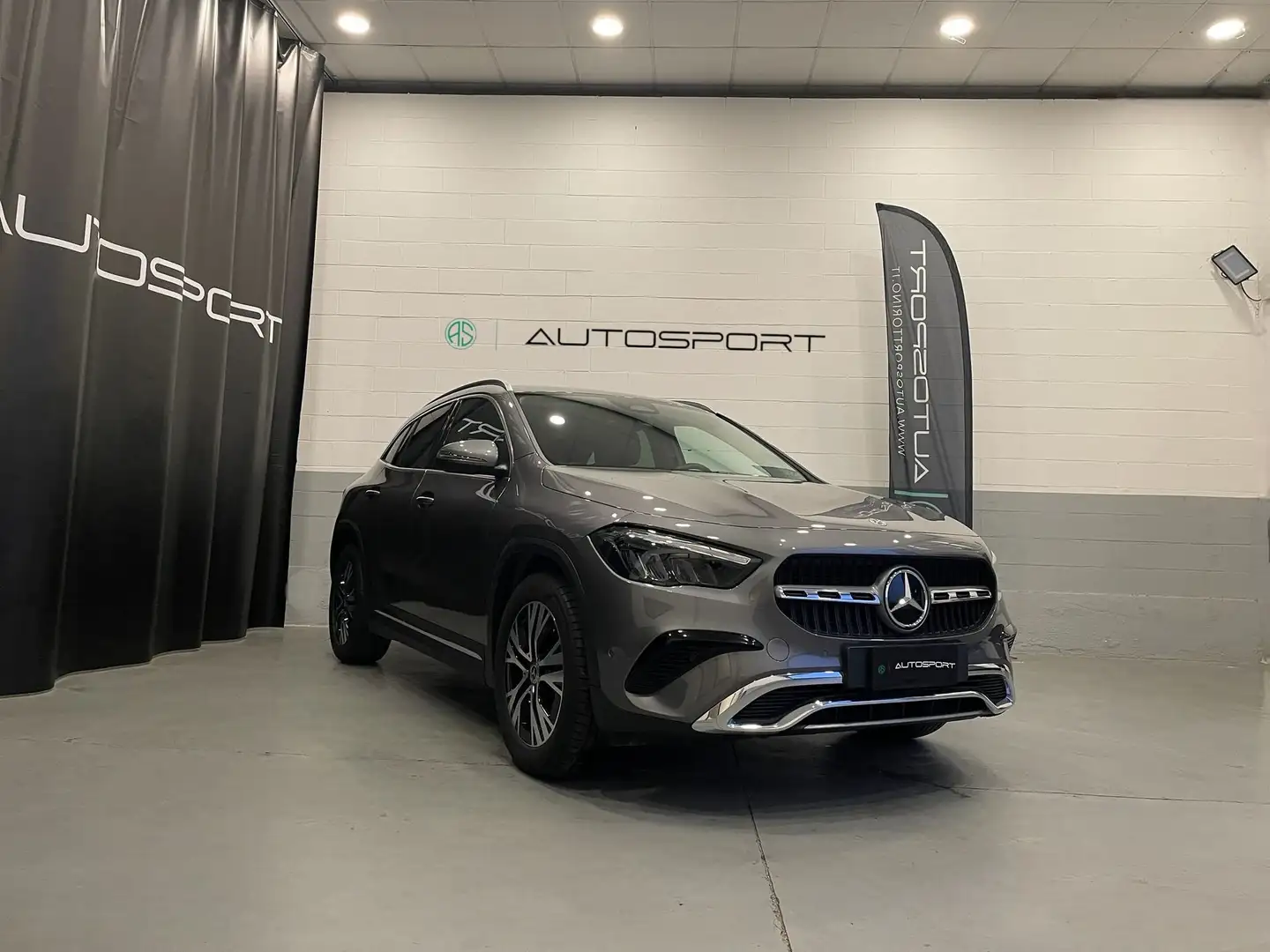 Mercedes-Benz GLA 180 GLA 180 d Automatic Progressive Advanced Gris - 1