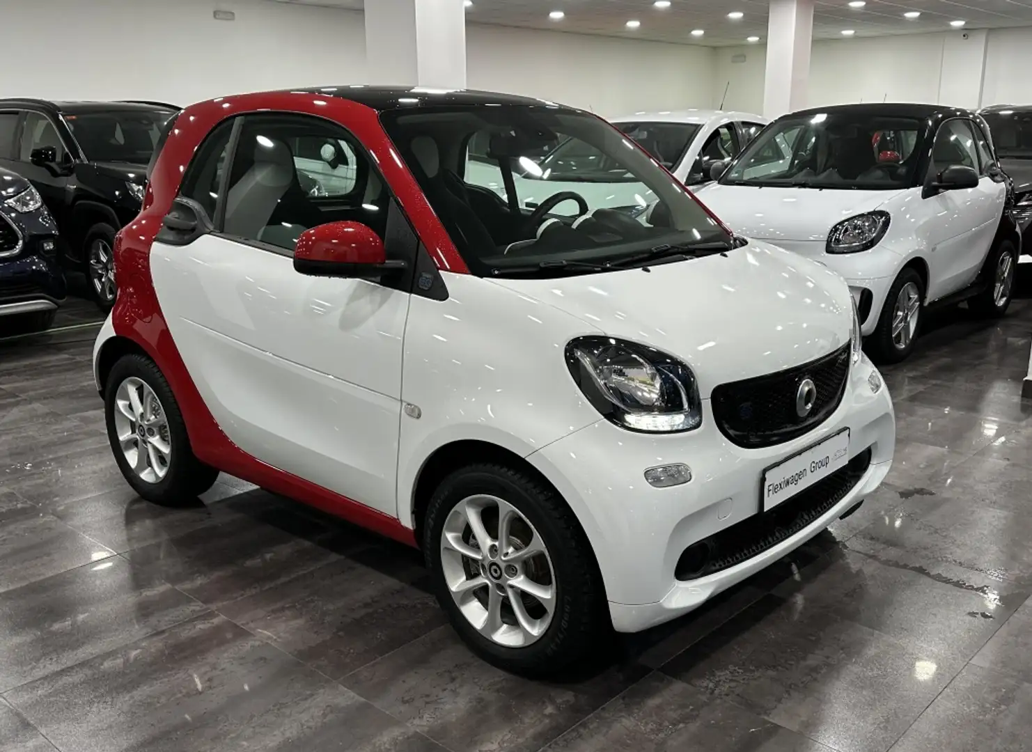 smart forTwo Coupé EQ Blanc - 1
