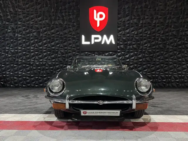 Jaguar E-Type view 3