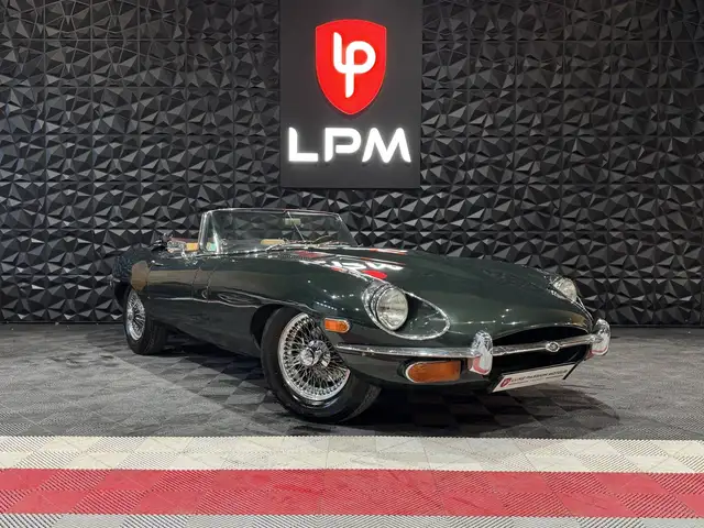 Jaguar E-Type view 2